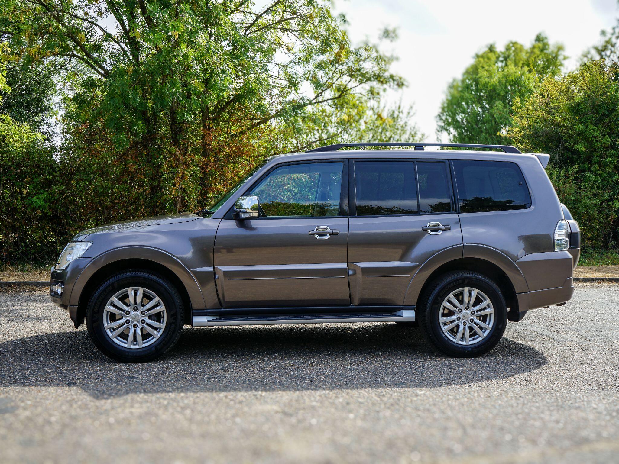 Mitsubishi Shogun view 2