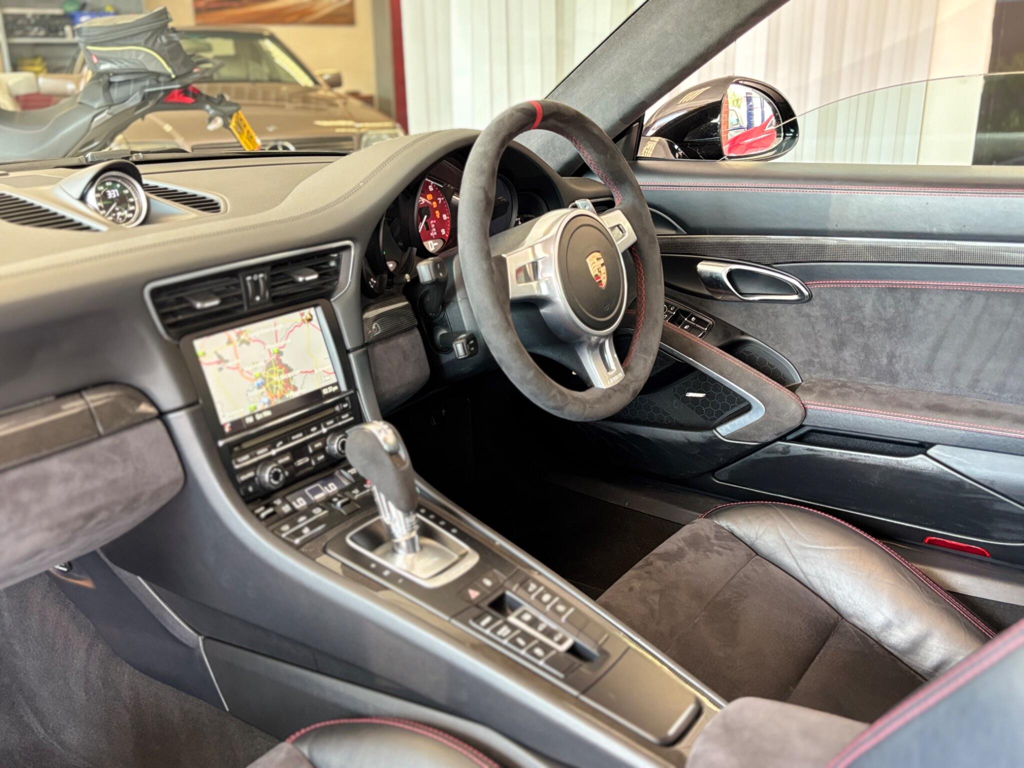 Porsche 911 view 10