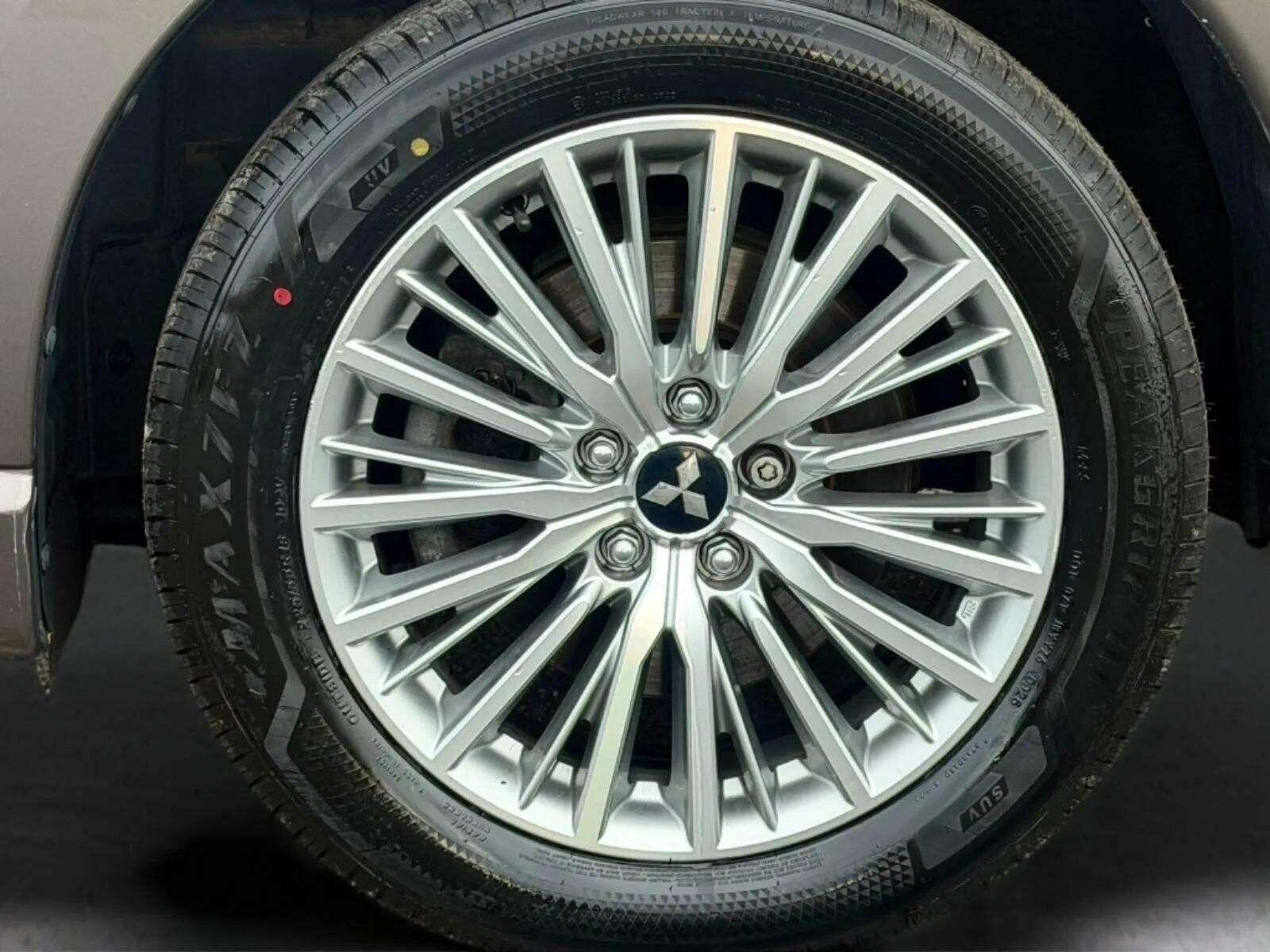 Mitsubishi Outlander view 66