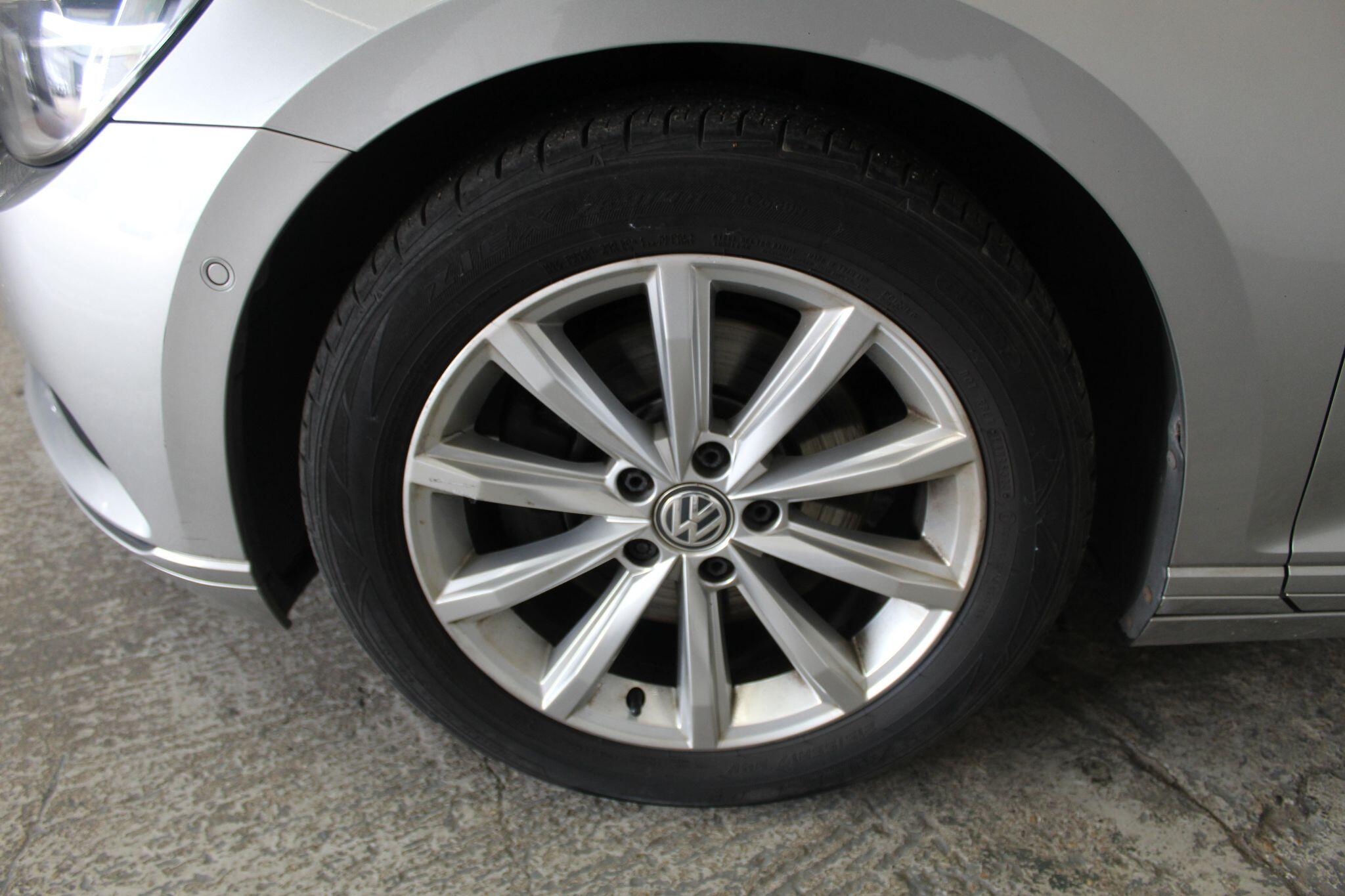 Volkswagen Passat view 56