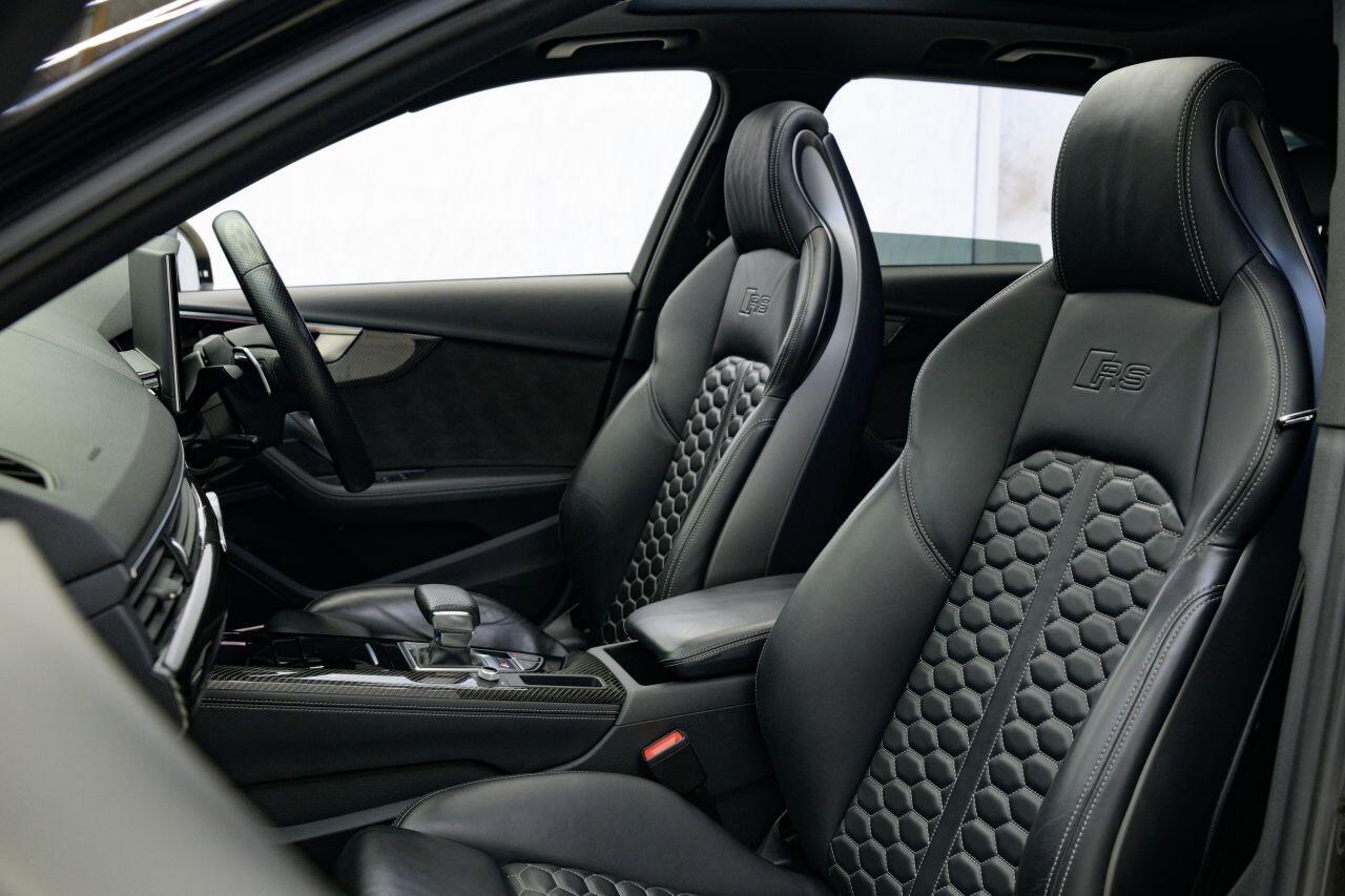 Audi RS4 view 27