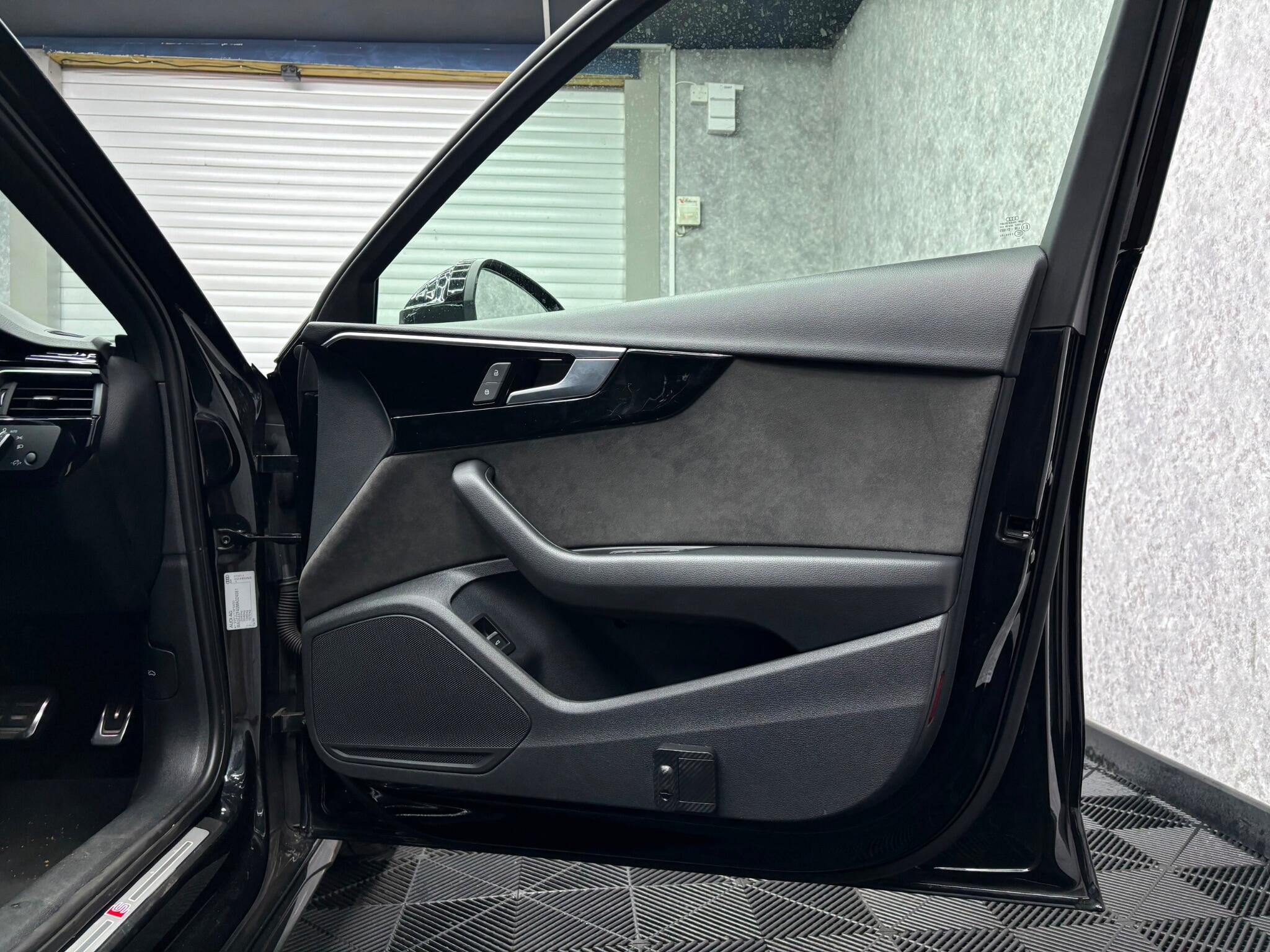 Audi A4 view 19