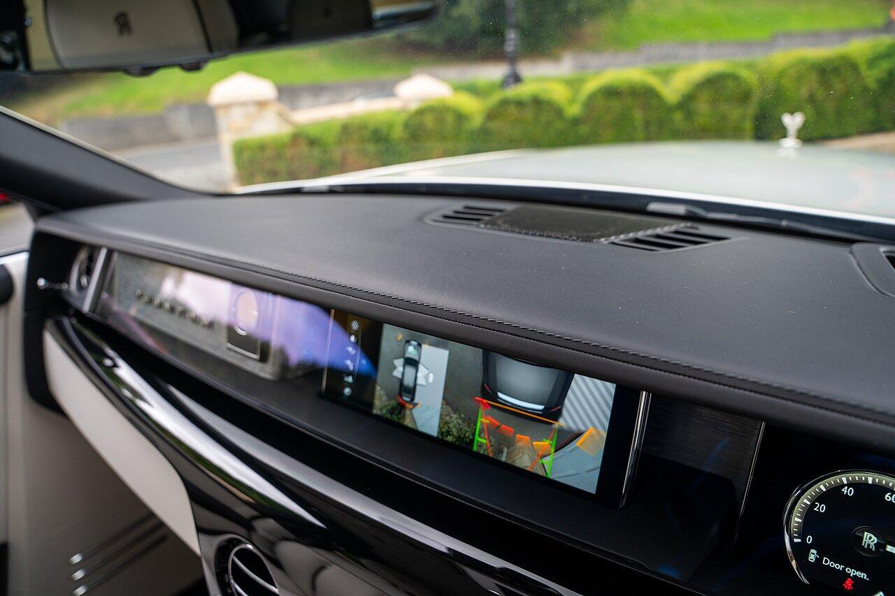 Rolls-Royce Phantom view 86