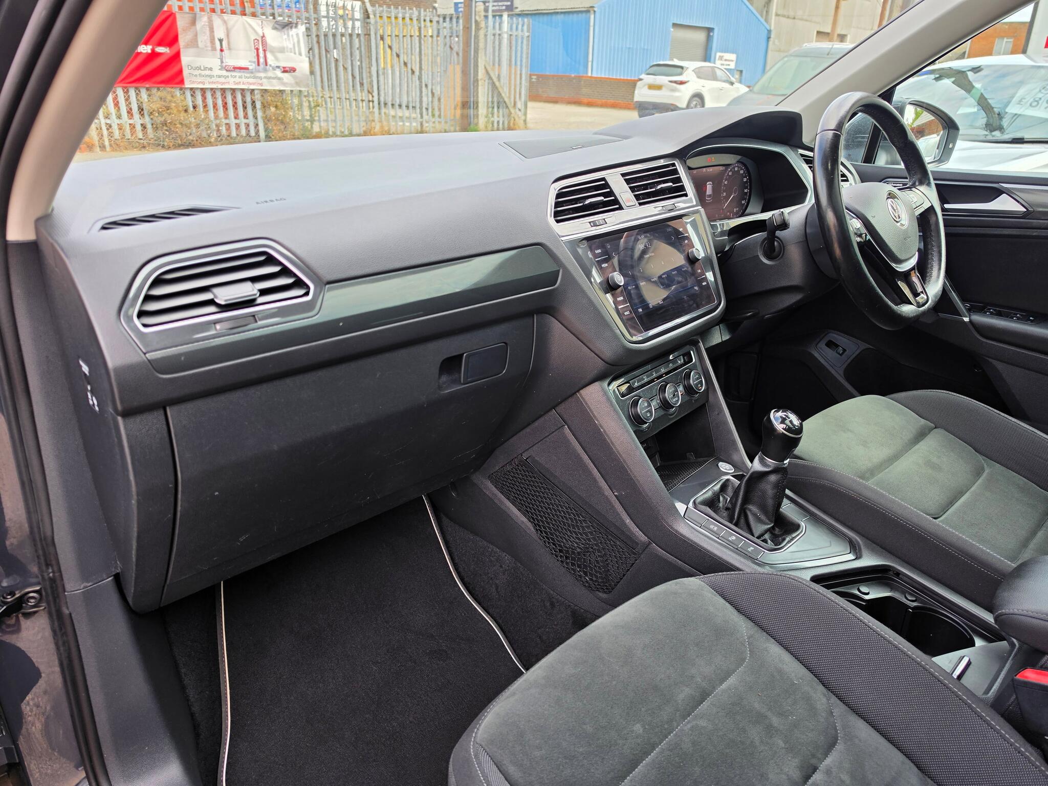 Volkswagen Tiguan view 20