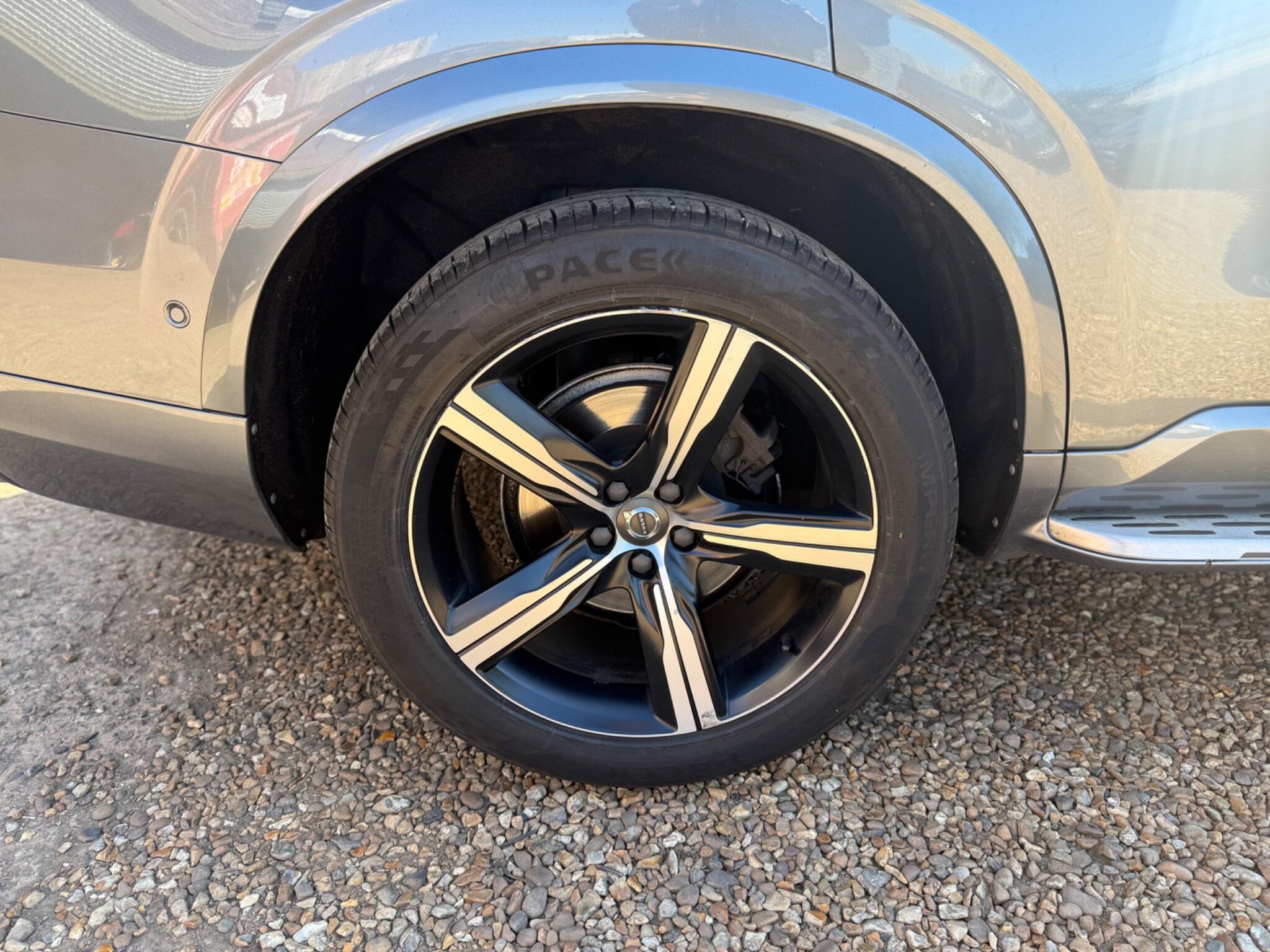 Volvo XC90 view 32