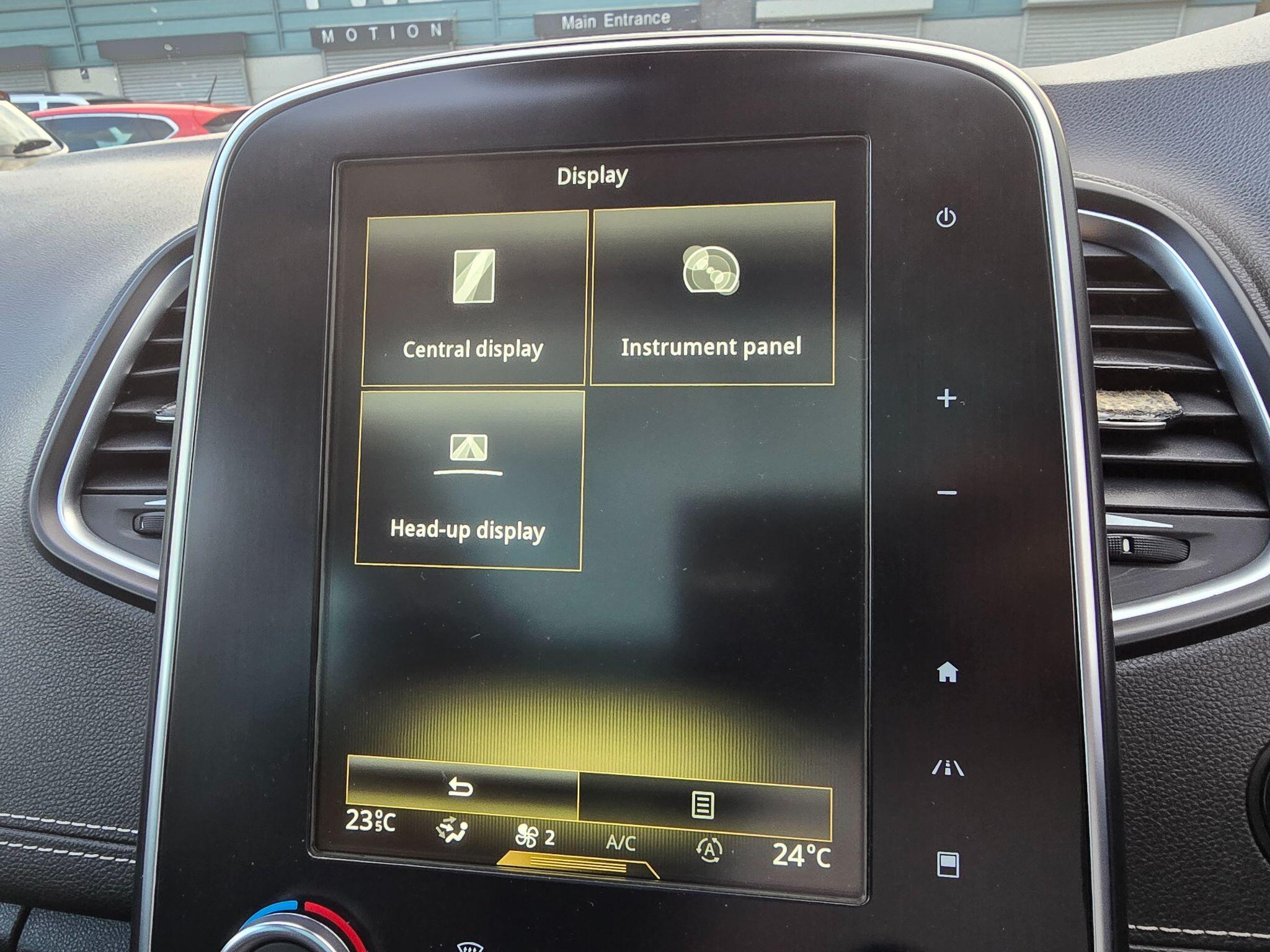 Renault Grand Scenic view 17