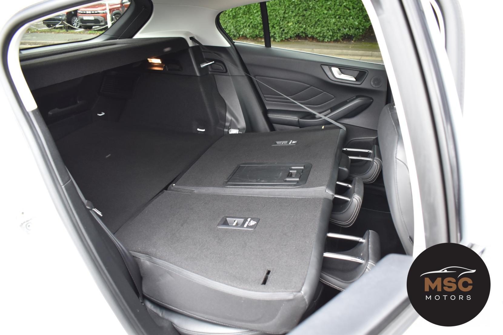 Ford Focus view 39