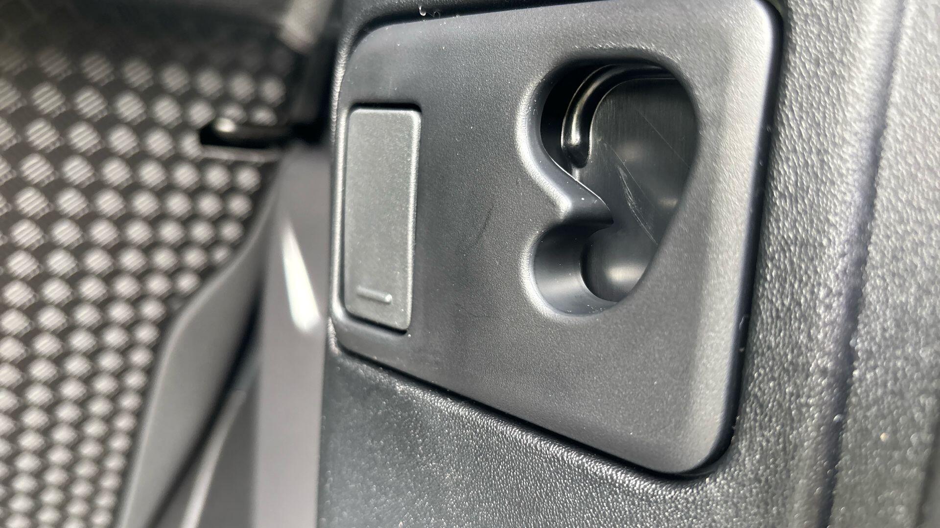 Land Rover Defender view 22