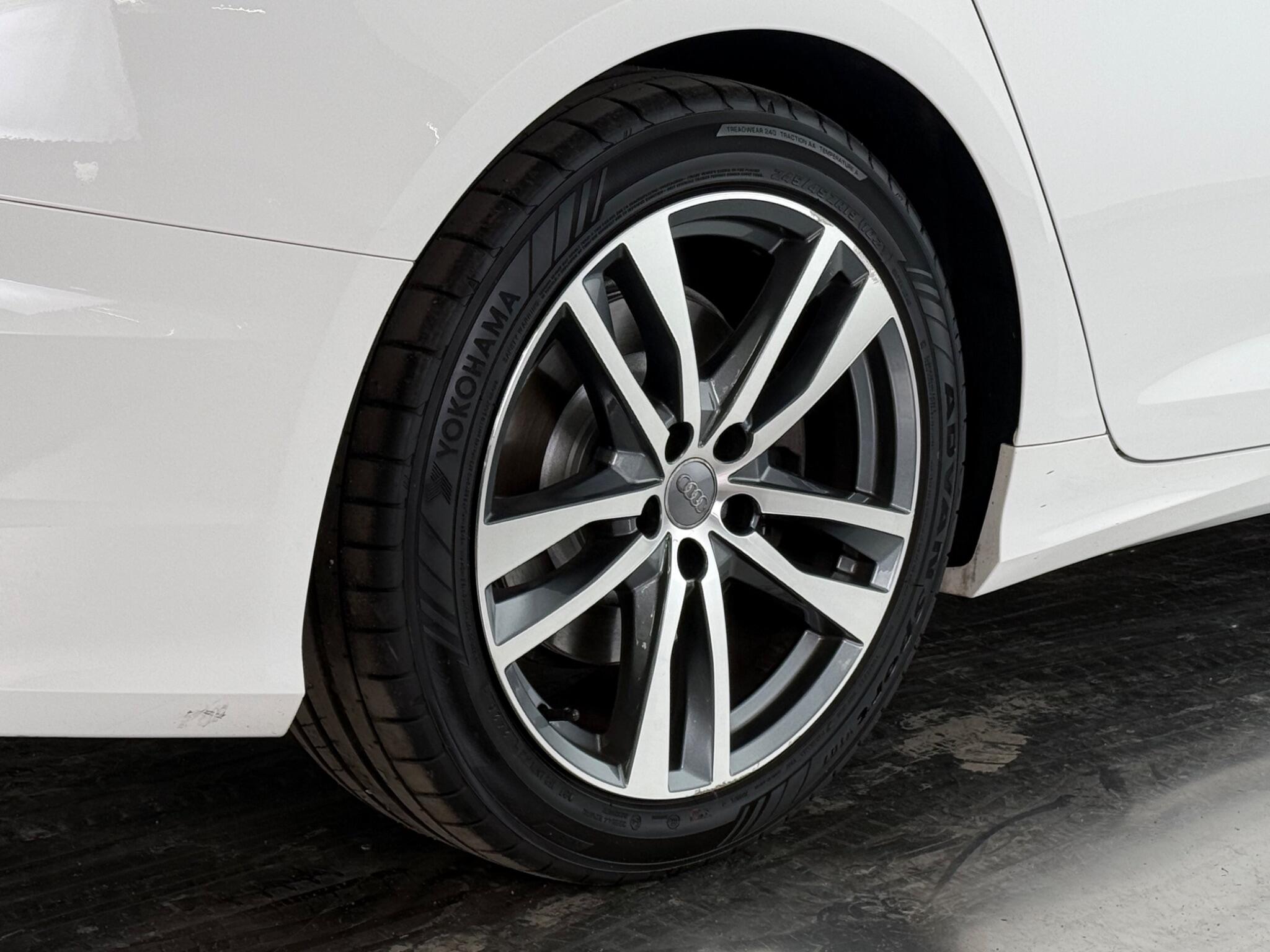 Audi A6 view 11