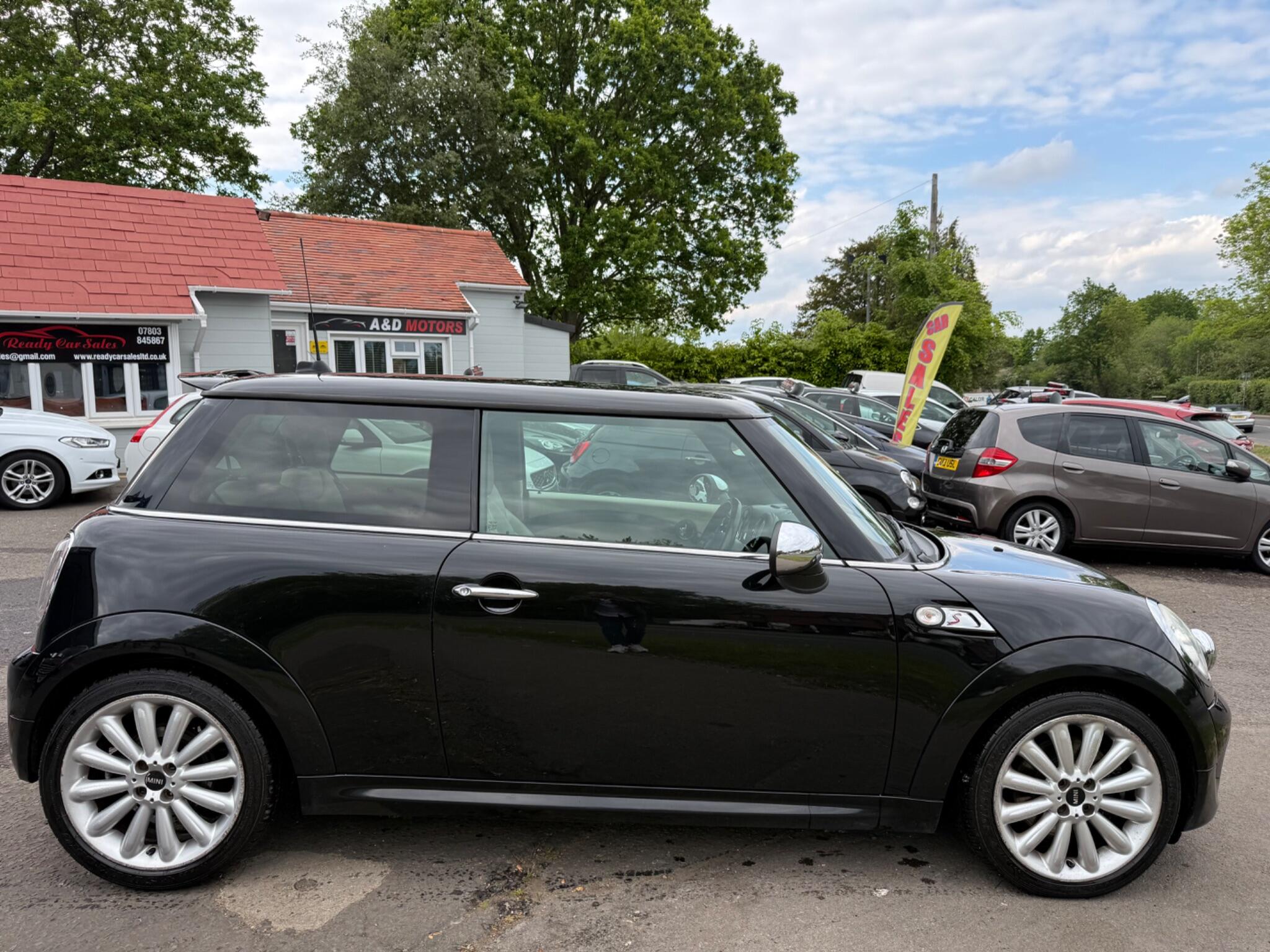 Mini Hatch view 10