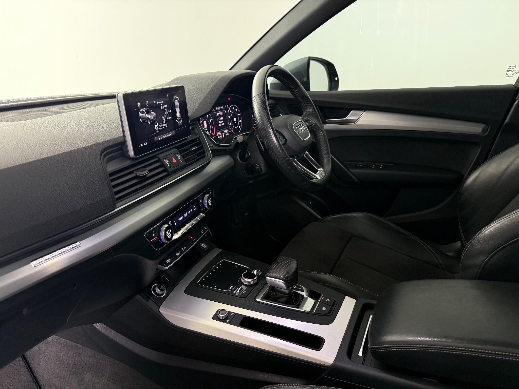 Audi Q5 view 4