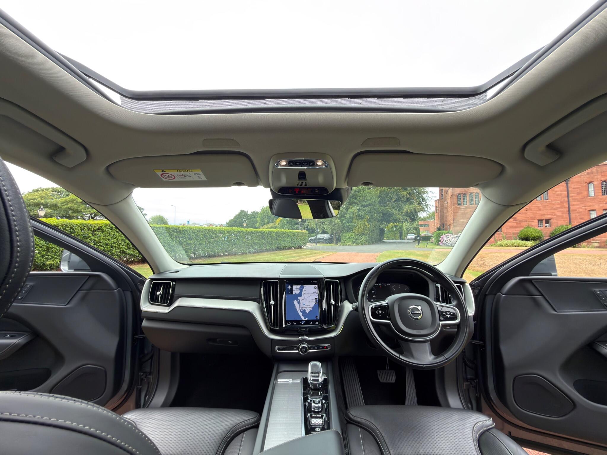 Volvo XC60 view 3