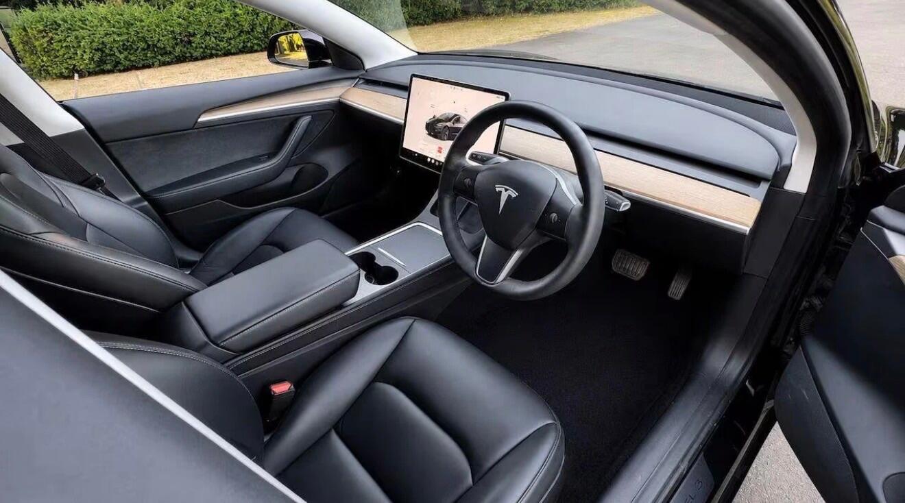 Tesla Model 3 view 4