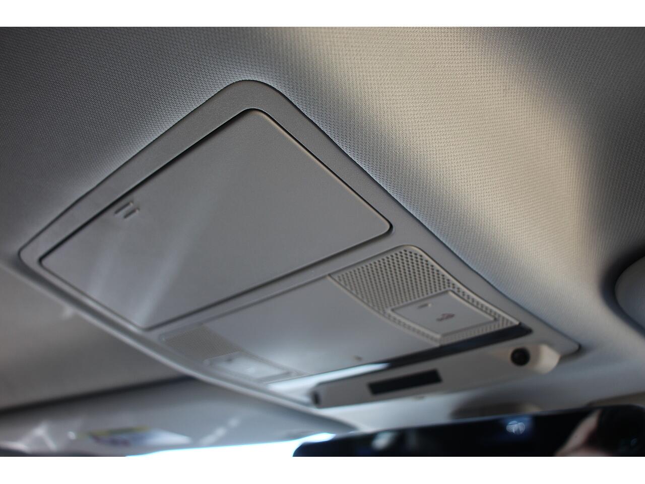 Land Rover Defender view 30