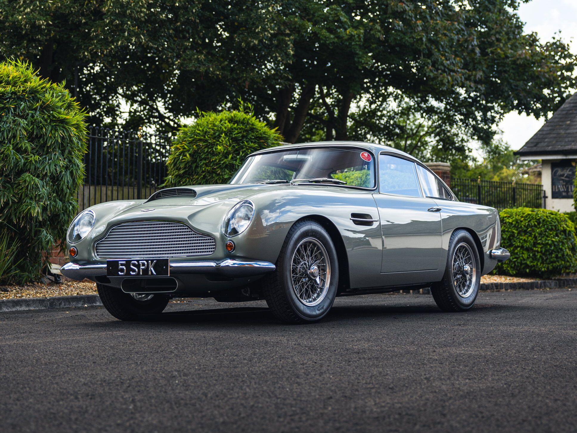 Aston Martin DB4