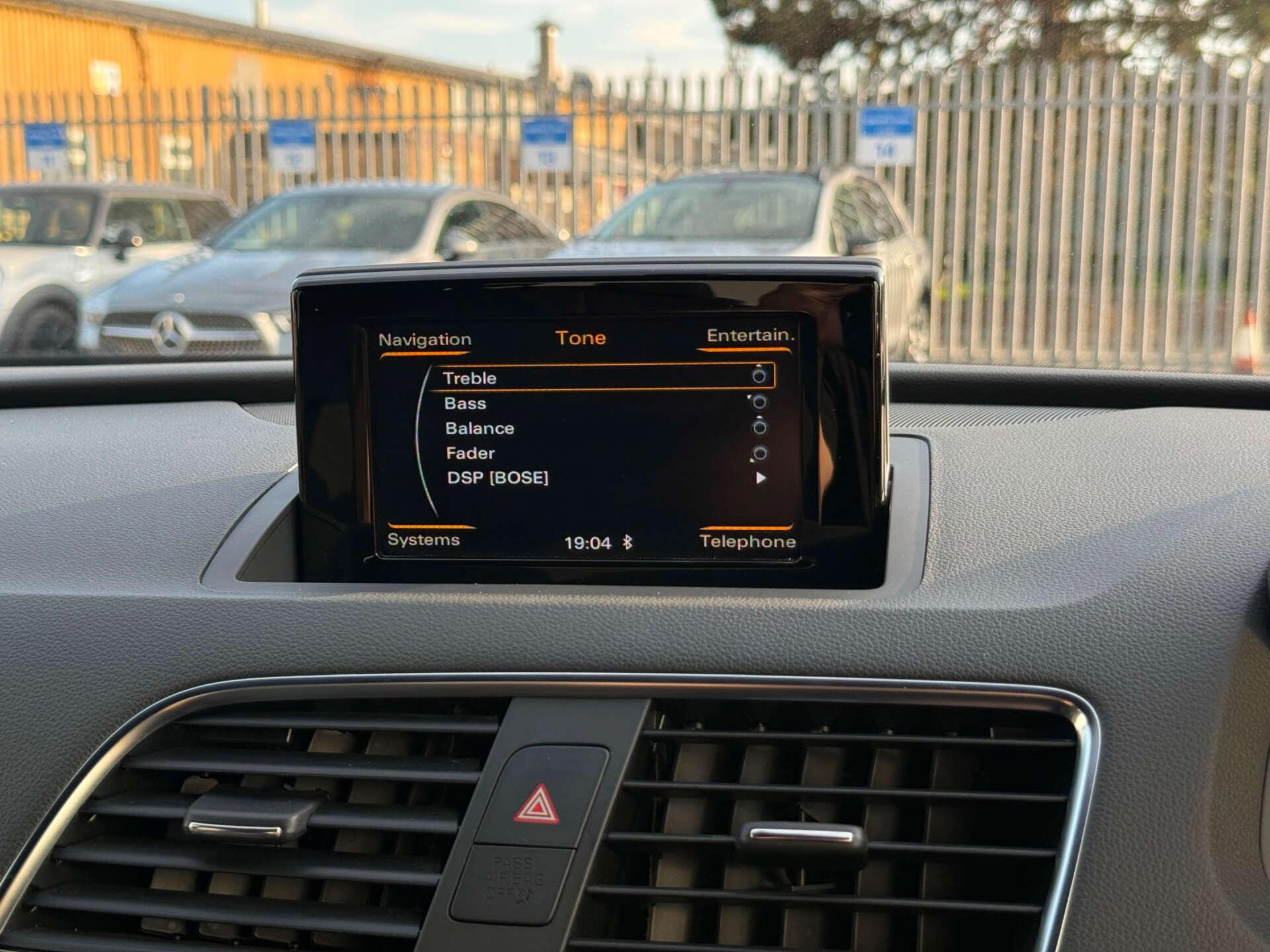 Audi Q3 view 70