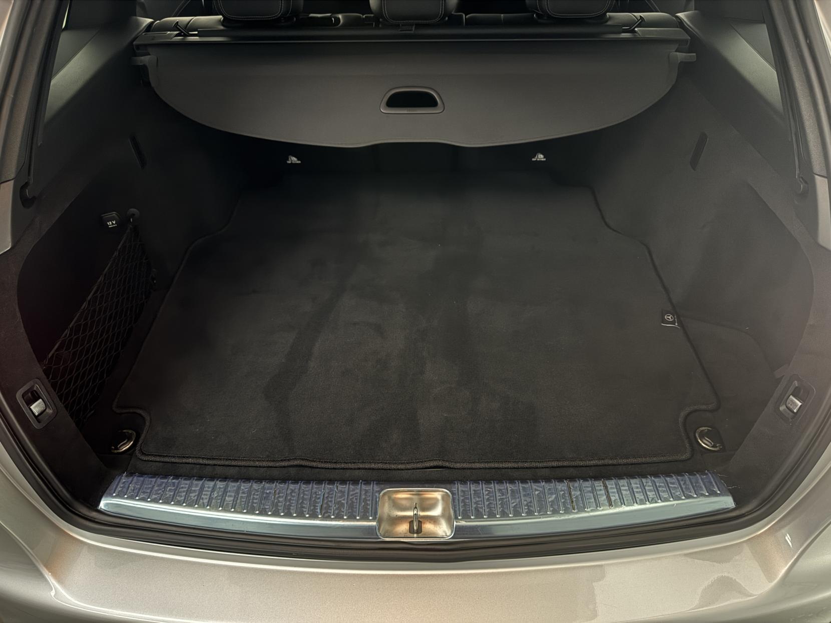 Mercedes-Benz C-Class view 81