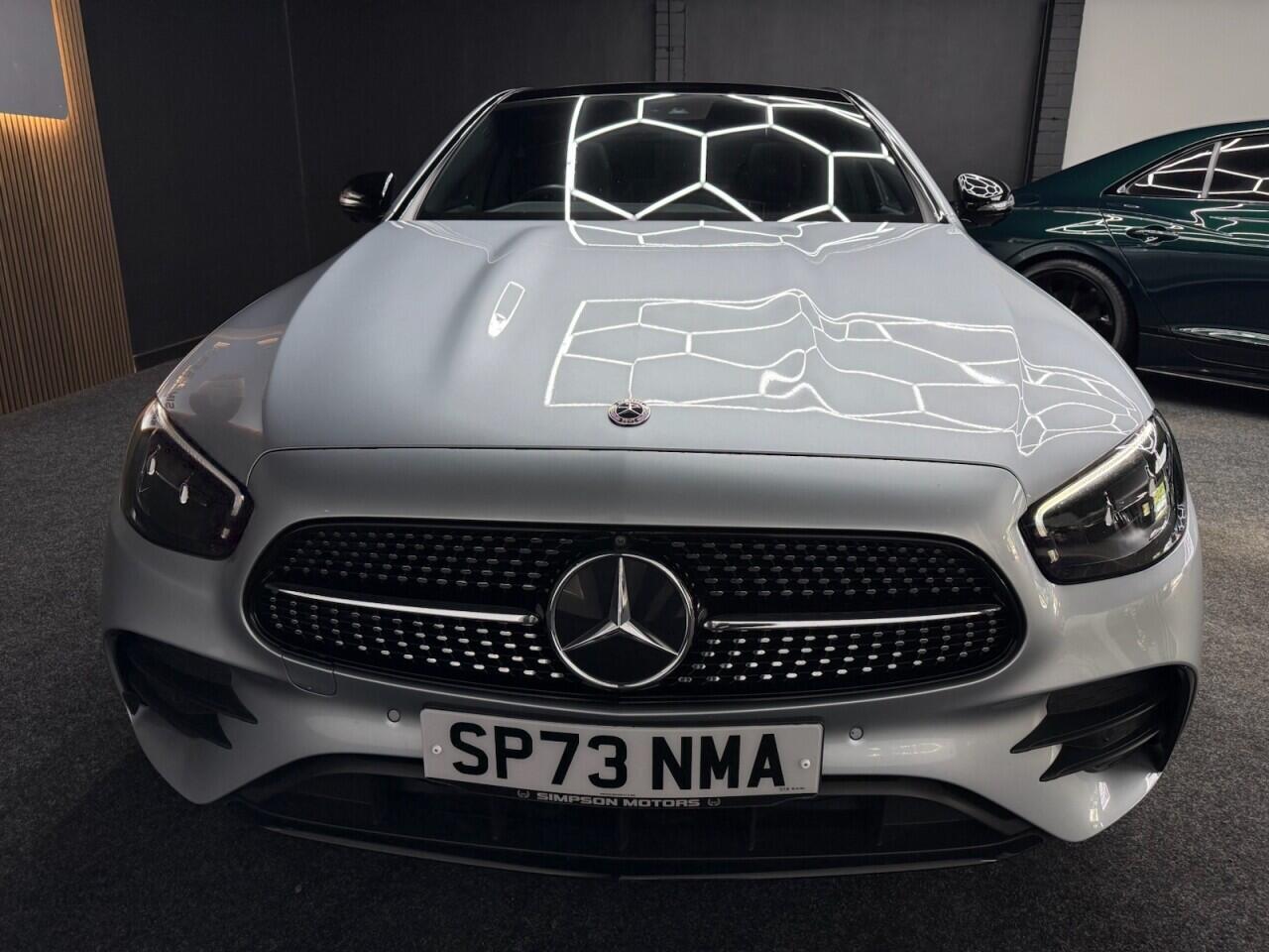 Mercedes-Benz E-Class view 23