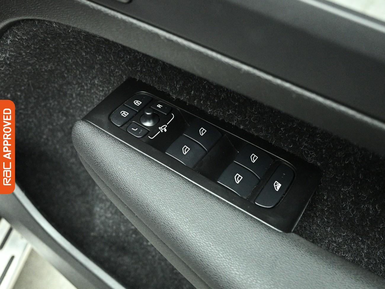 Volvo XC40 view 25