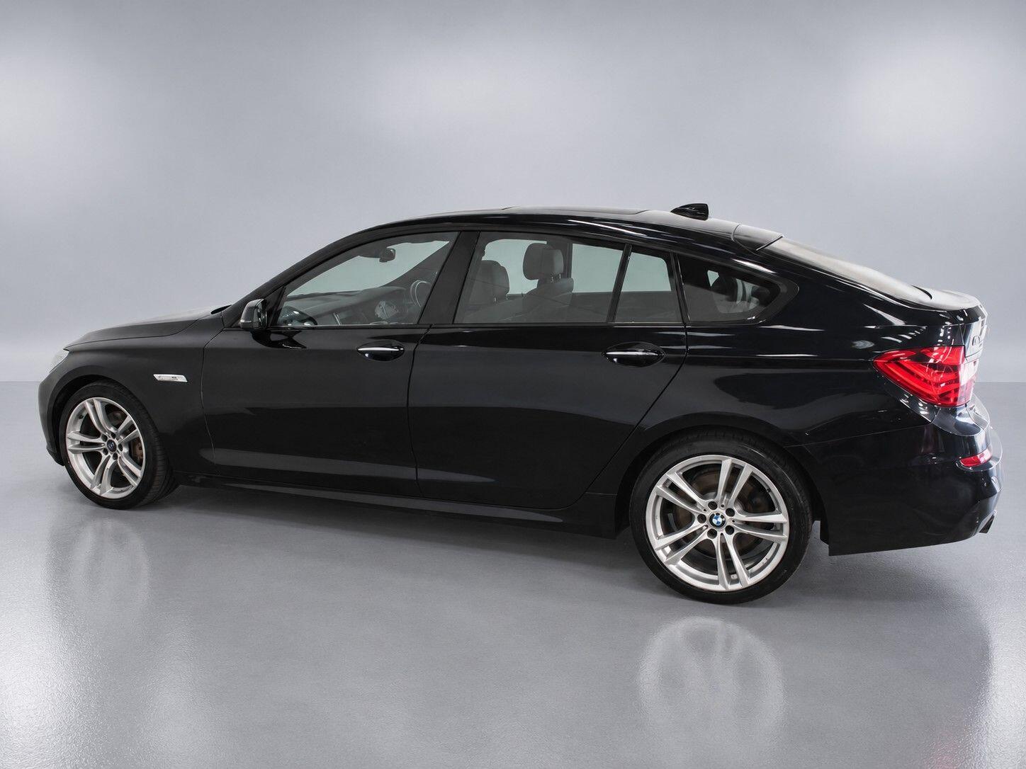 BMW 5 Series view 10
