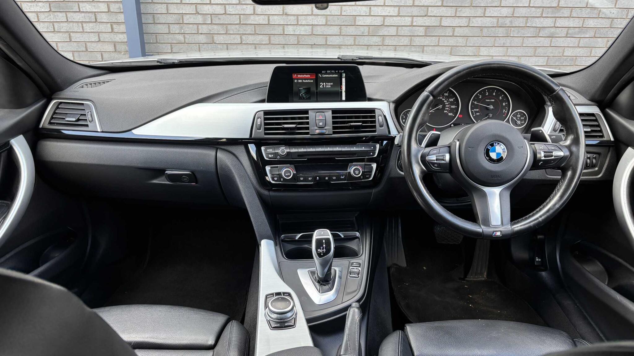 BMW 3 Series view 4