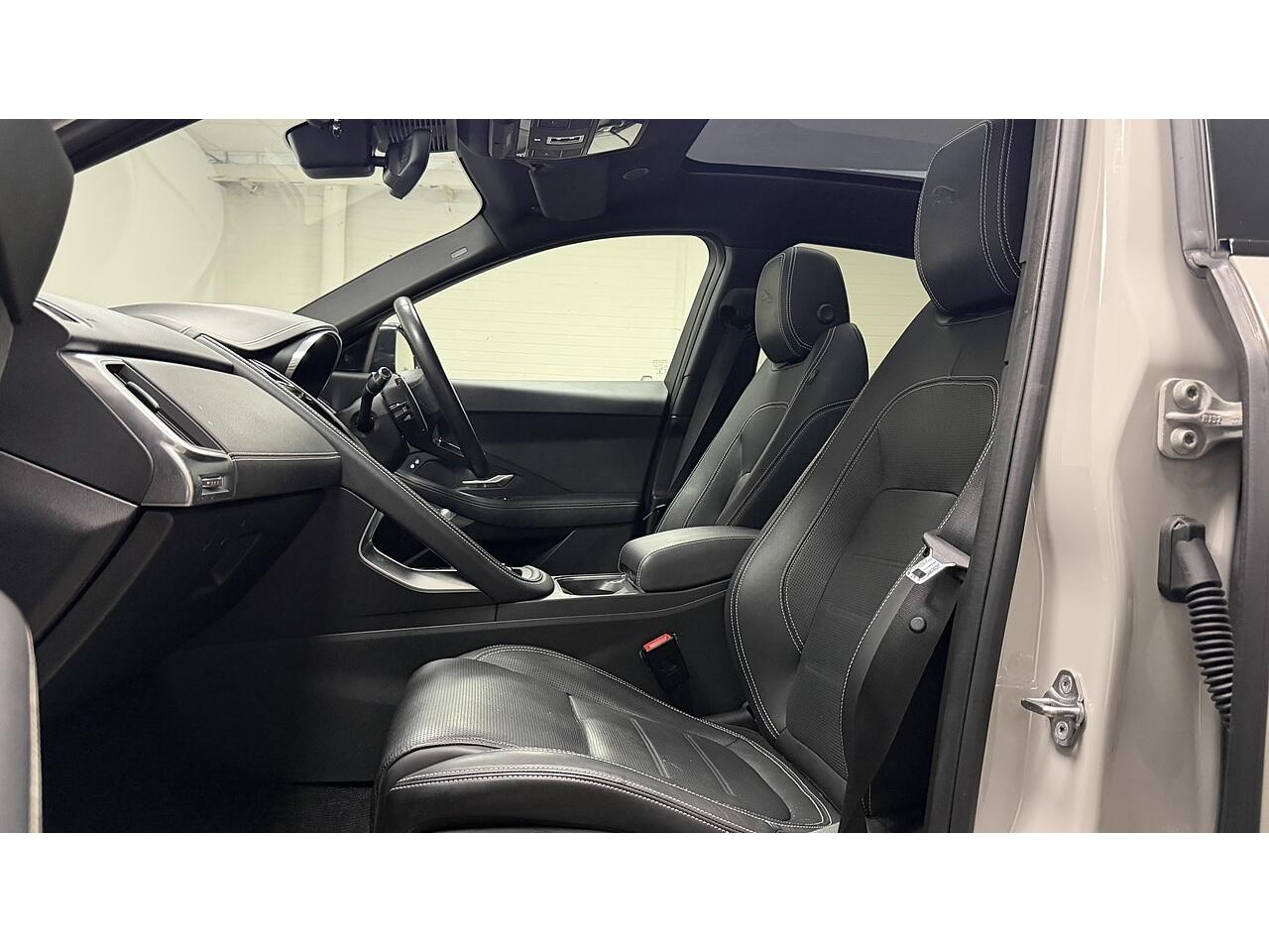 Jaguar E-Pace view 17