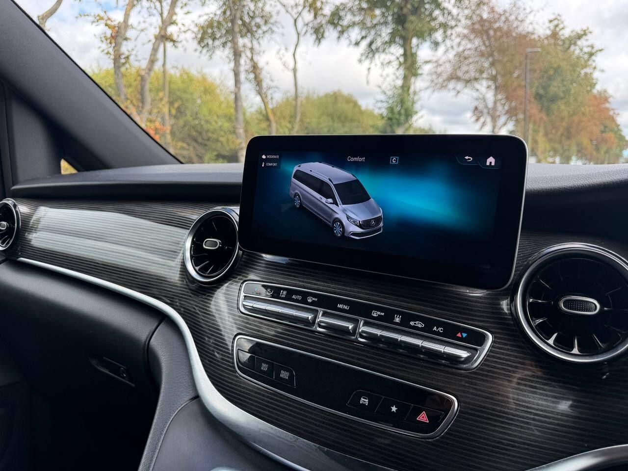 Mercedes-Benz Eqv view 53