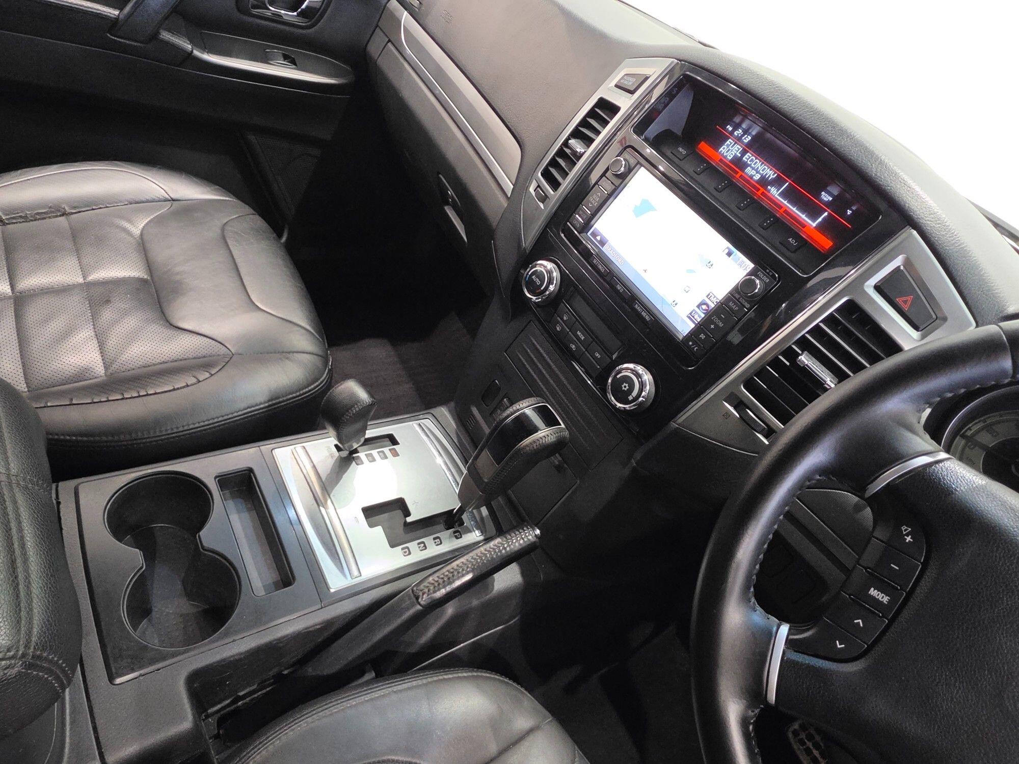 Mitsubishi Shogun view 31