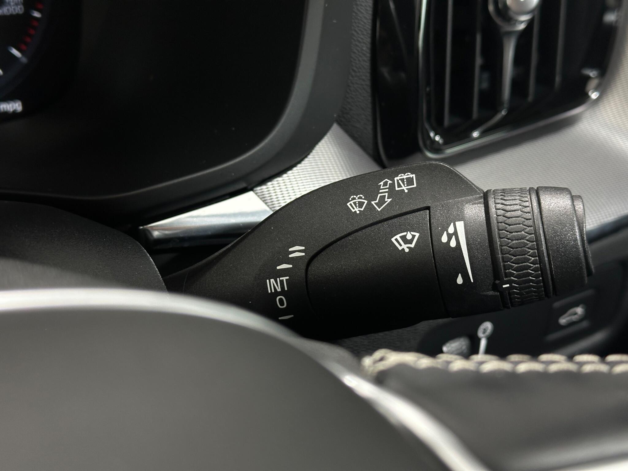 Volvo XC60 view 16