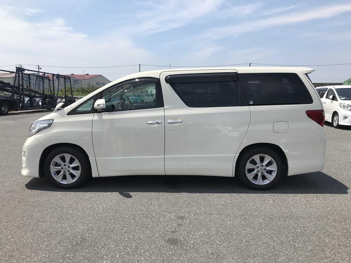 Toyota Alphard view 5