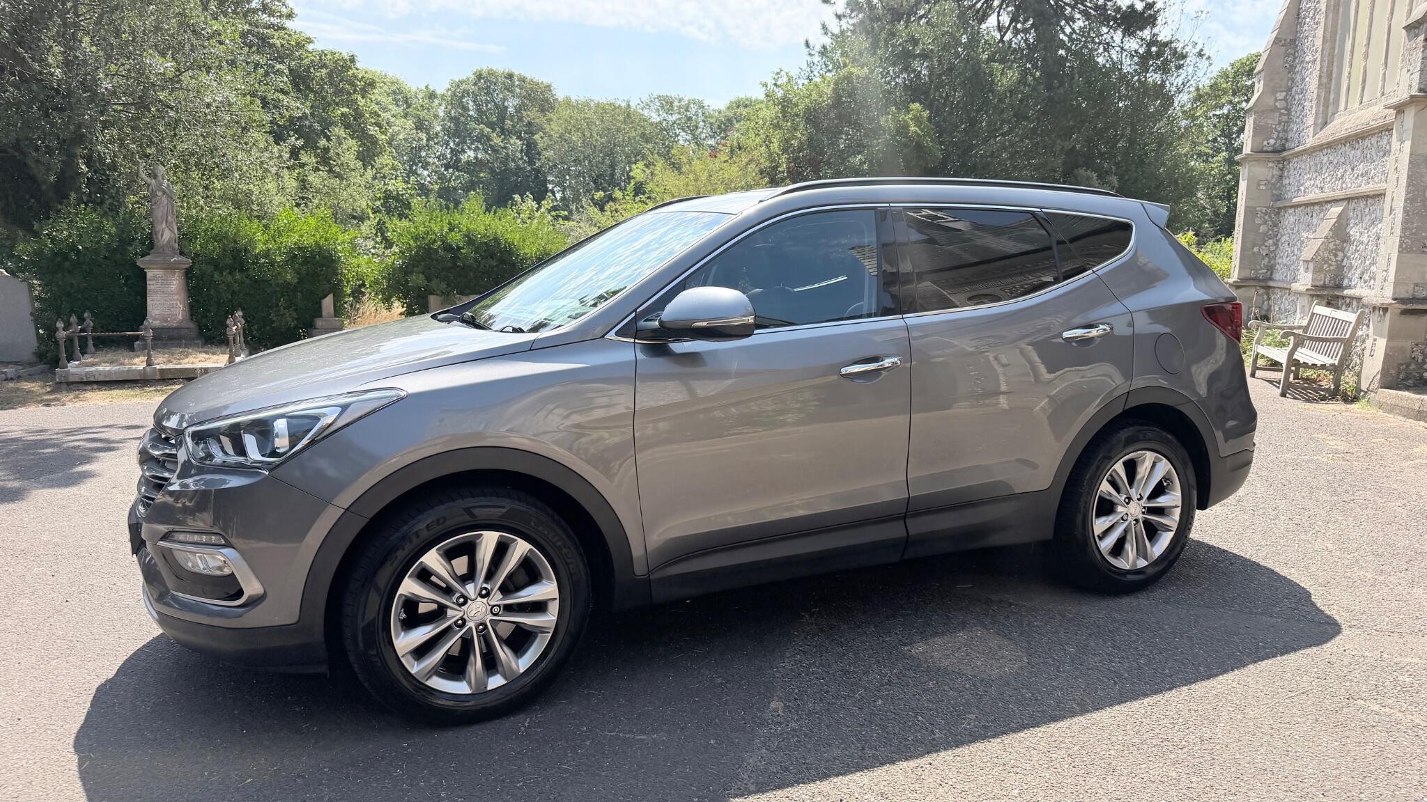 Hyundai Santa Fe view 3