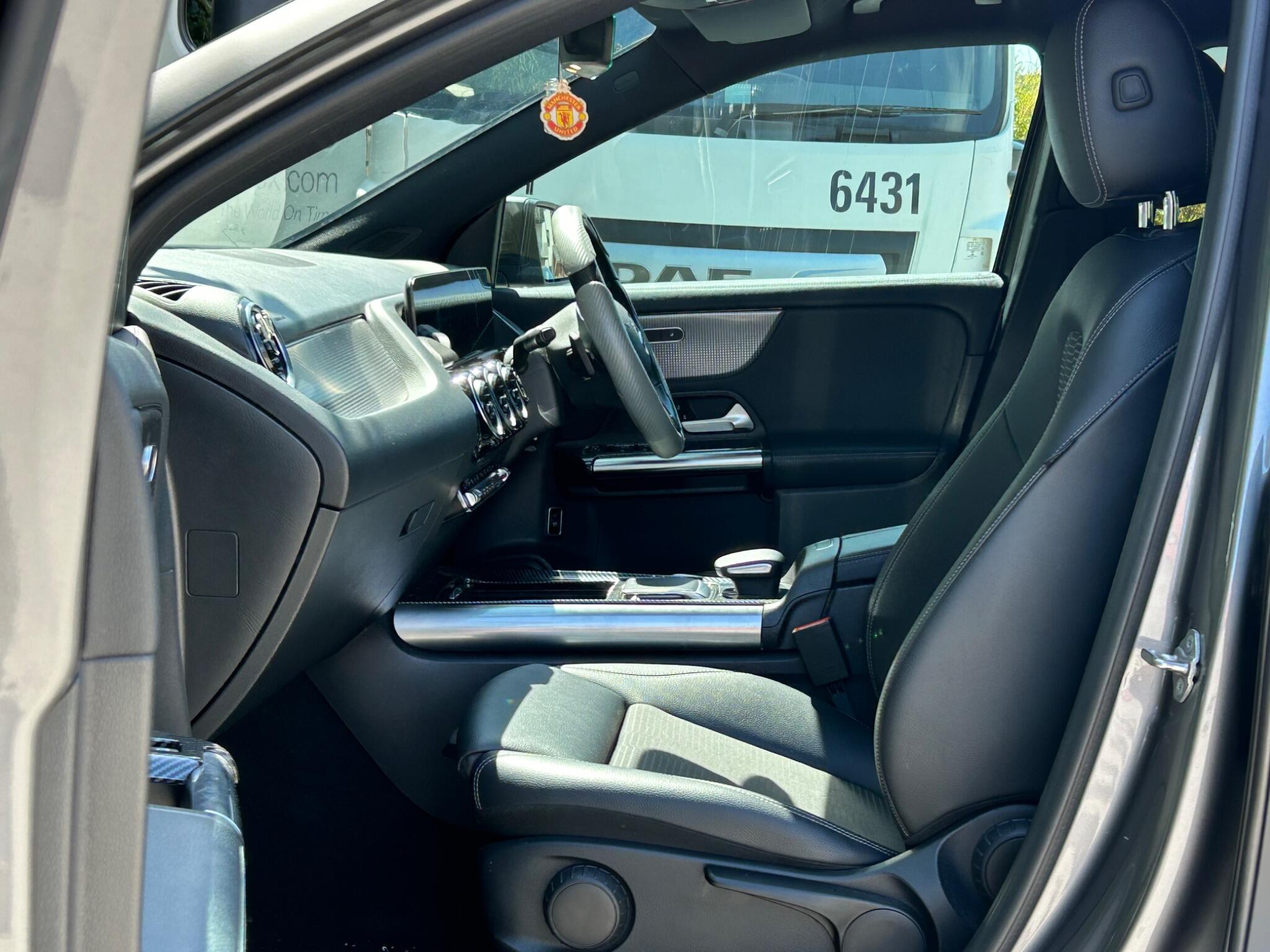 Mercedes-Benz Gla view 59