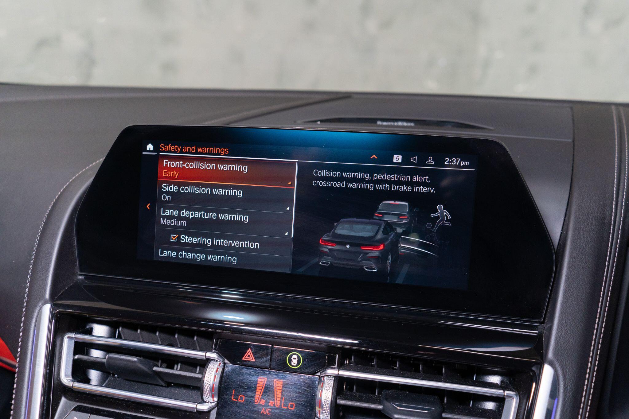 BMW 8 Series view 26