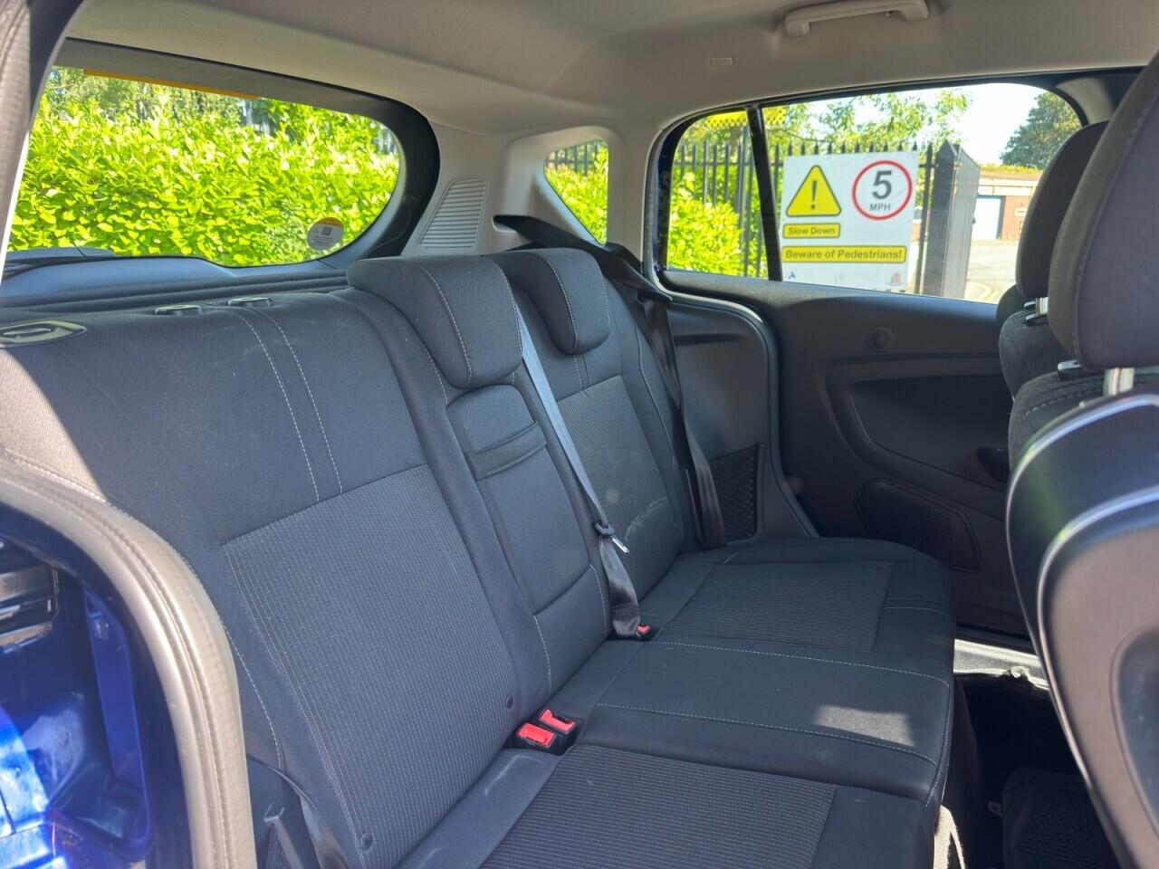 Ford B-Max view 15