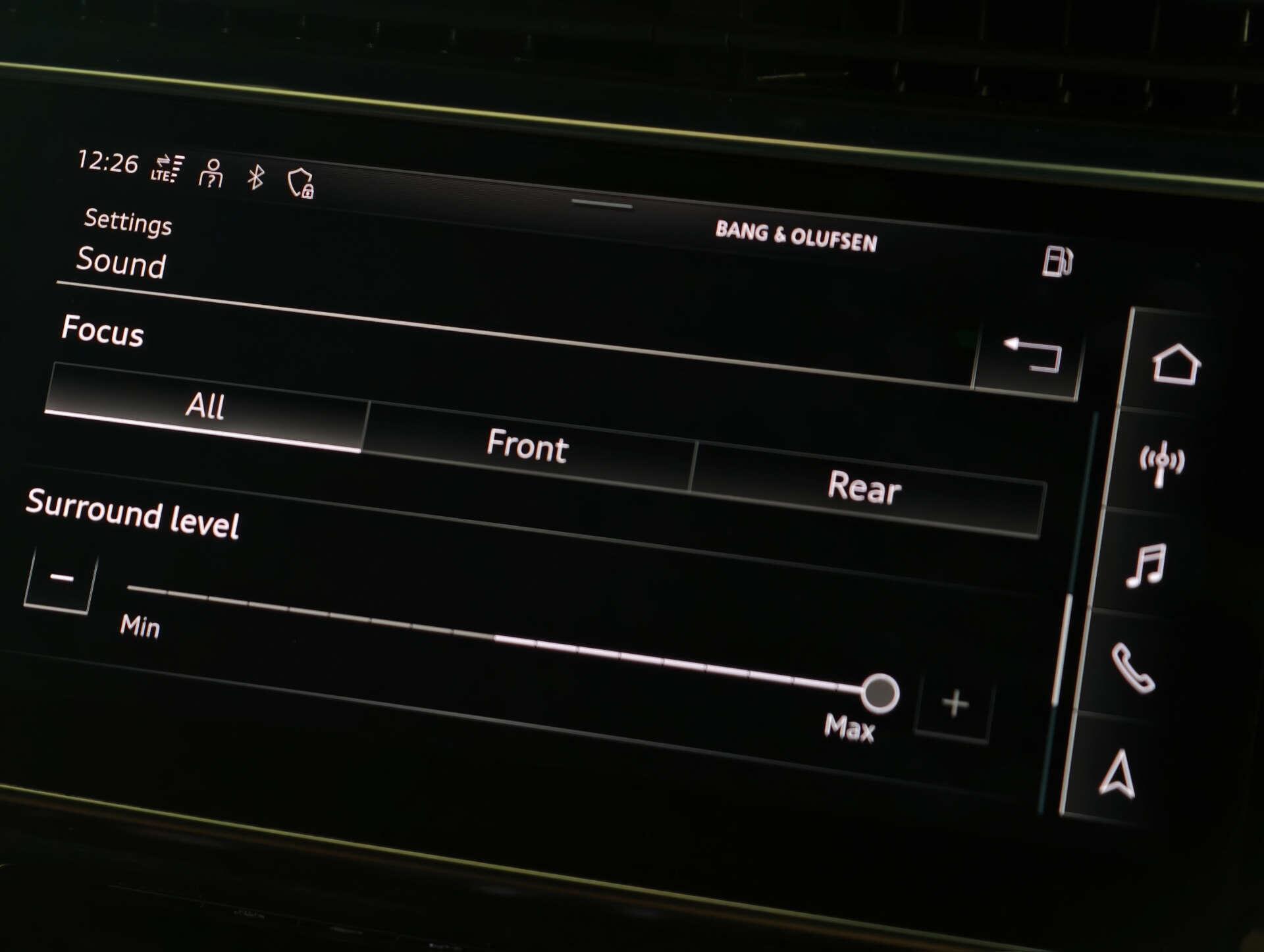 Audi SQ8 view 50