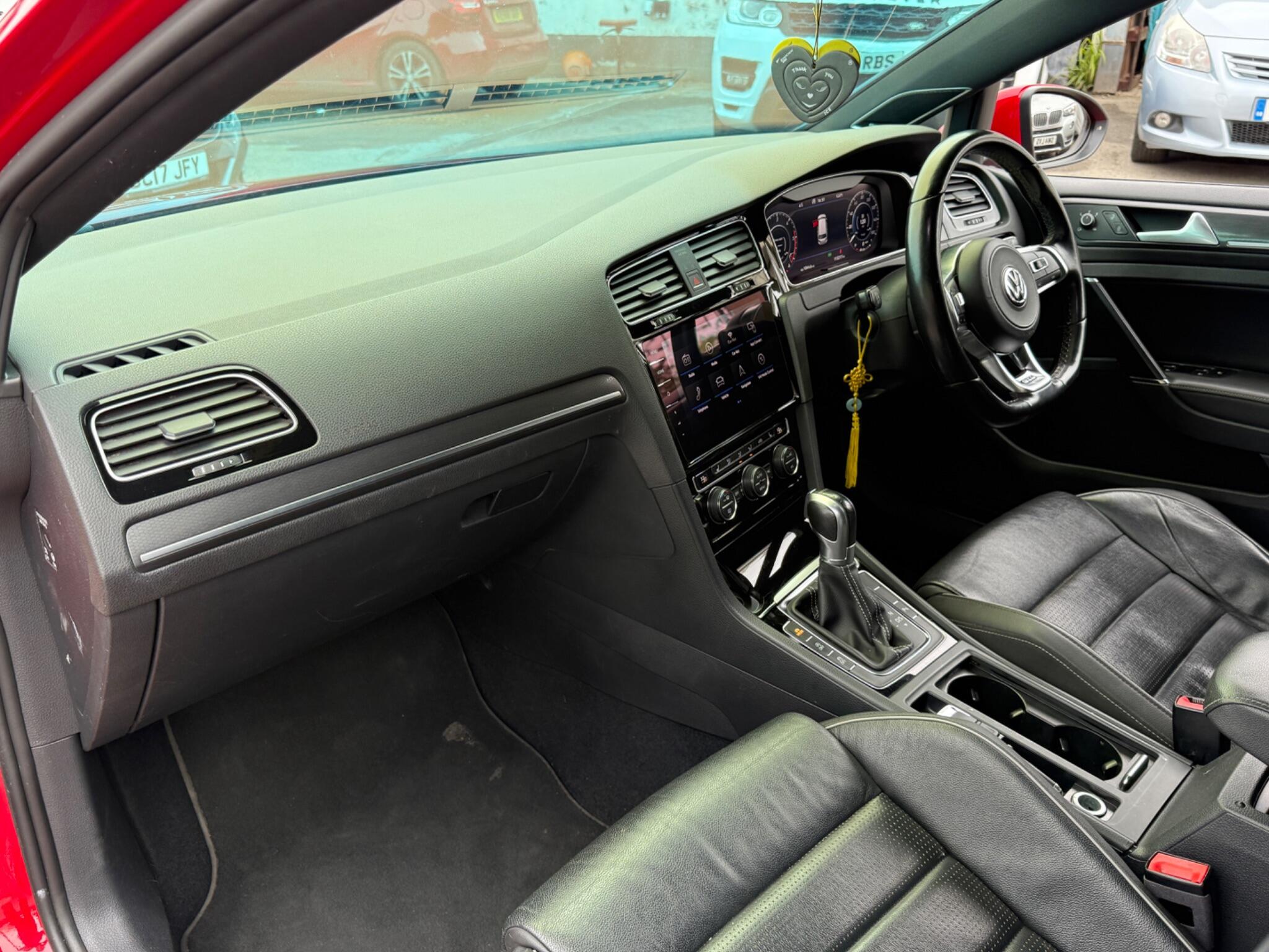 Volkswagen Golf - Image 18