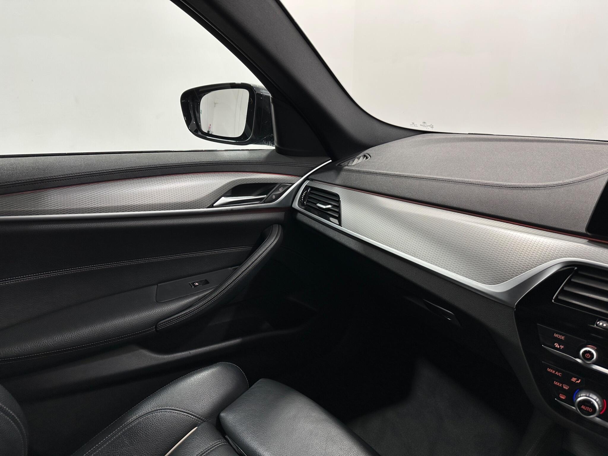 BMW 5 Series view 29
