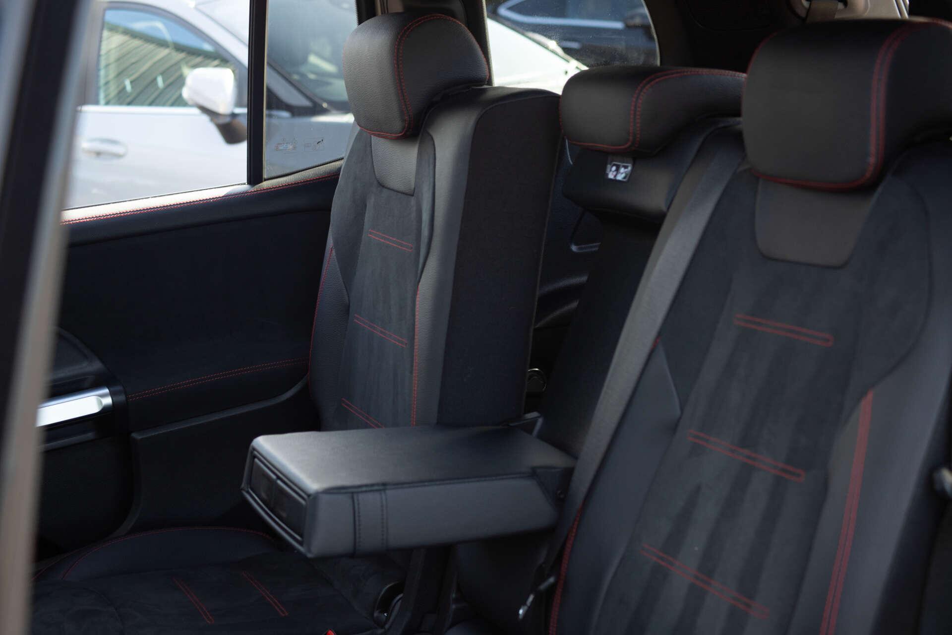 Mercedes-Benz GLB view 41