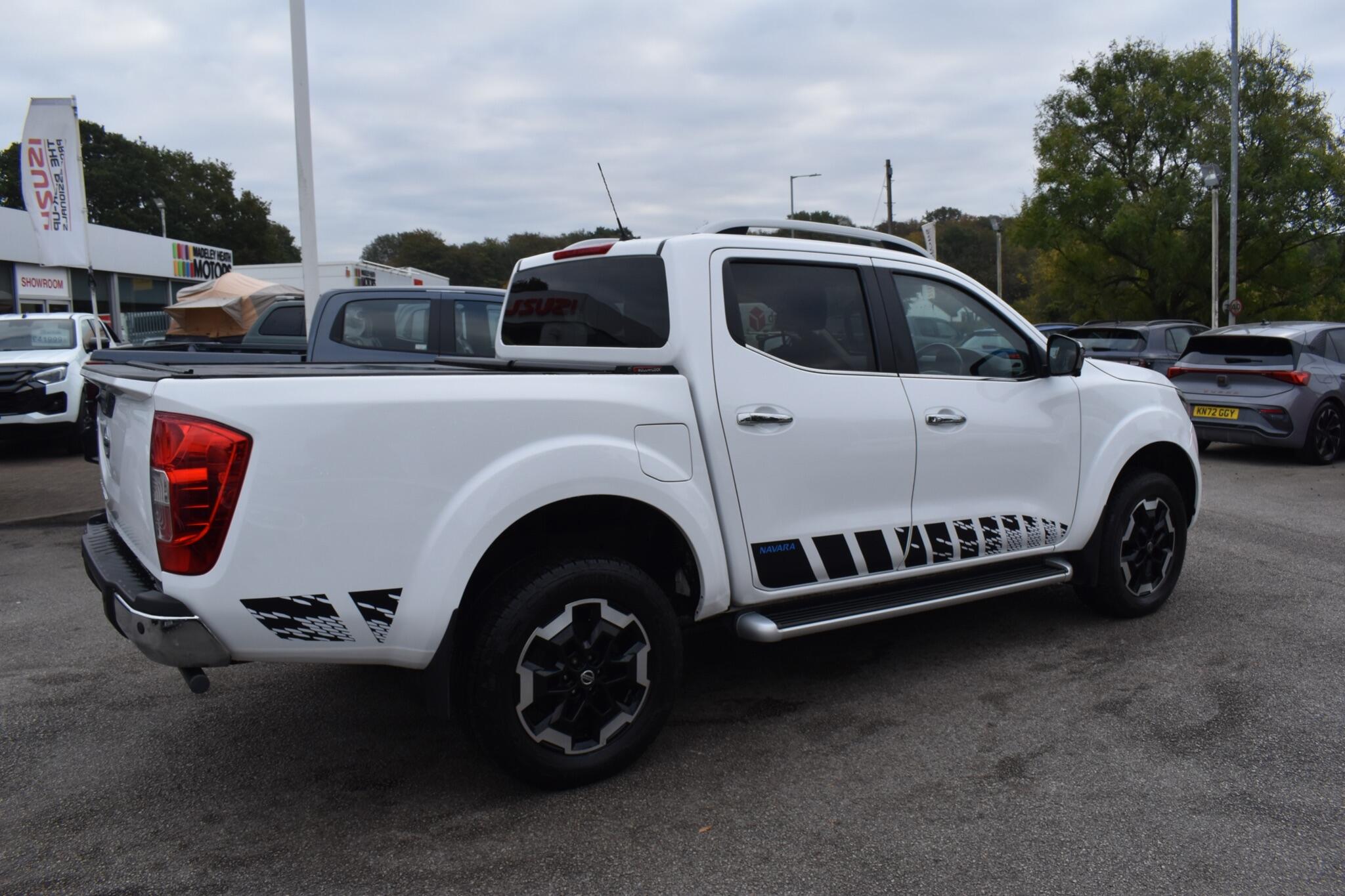 Navara - 2.3 dCi Tekna 4WD Euro 6 (s/s) 4dr - Image 9