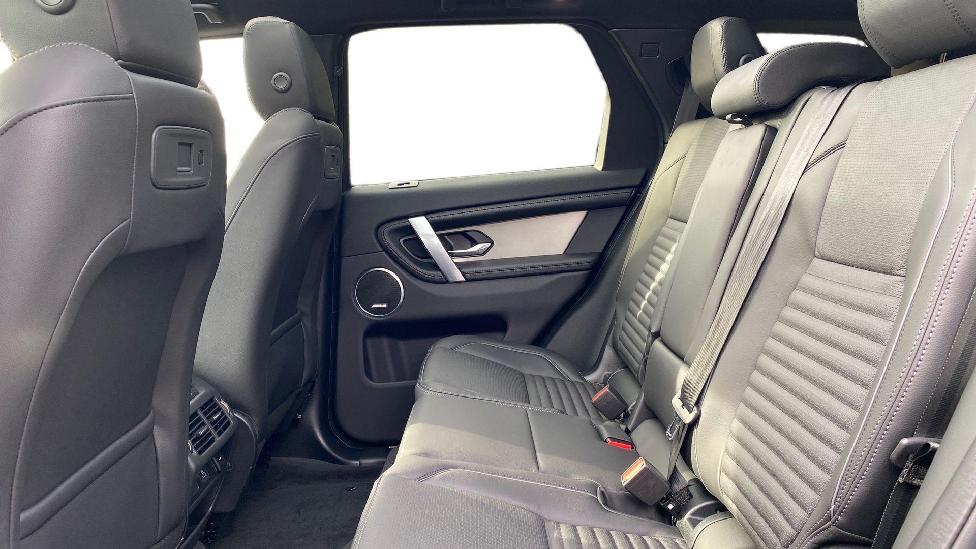 Land Rover Discovery Sport view 4