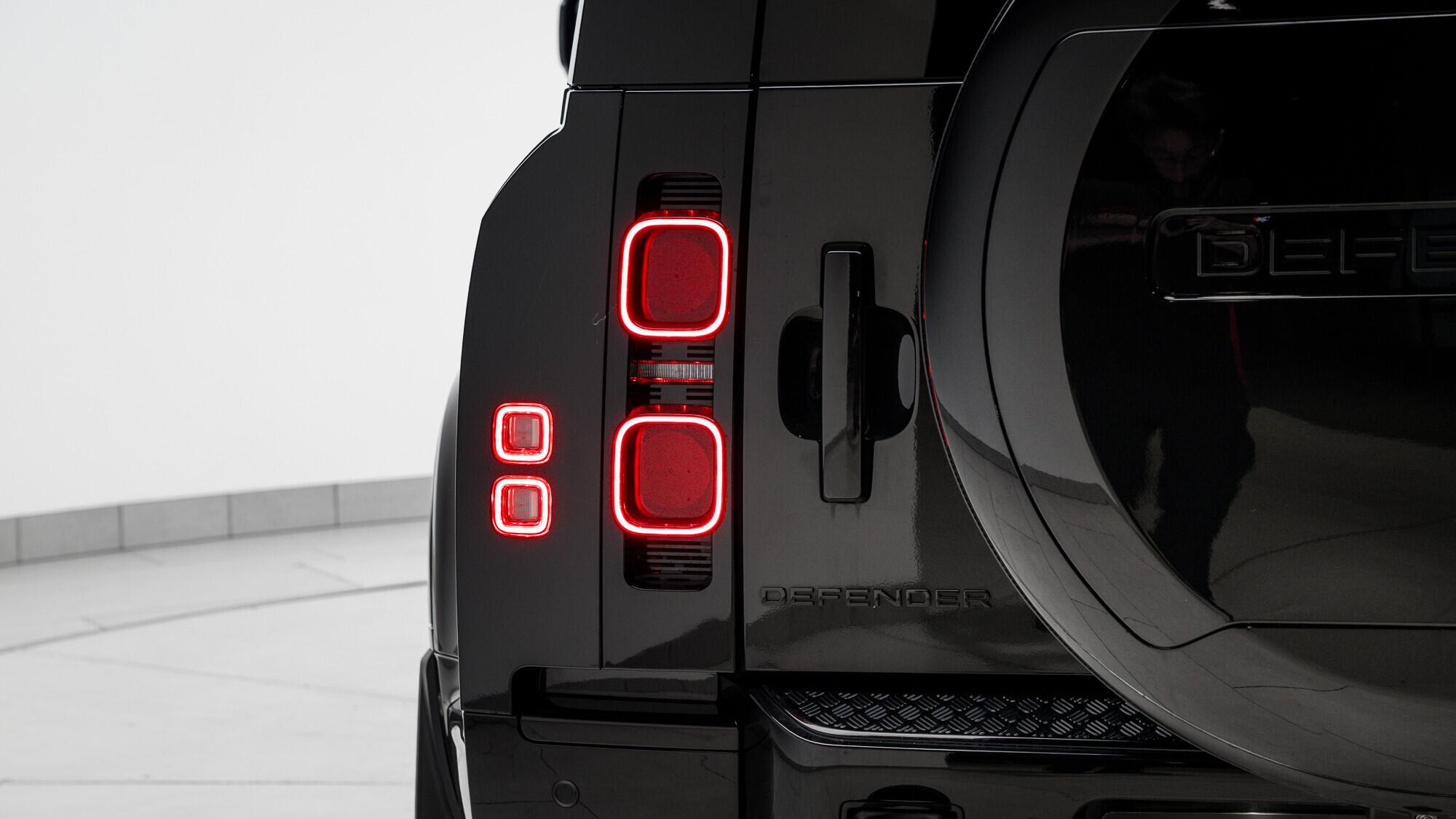 Land Rover Defender view 19