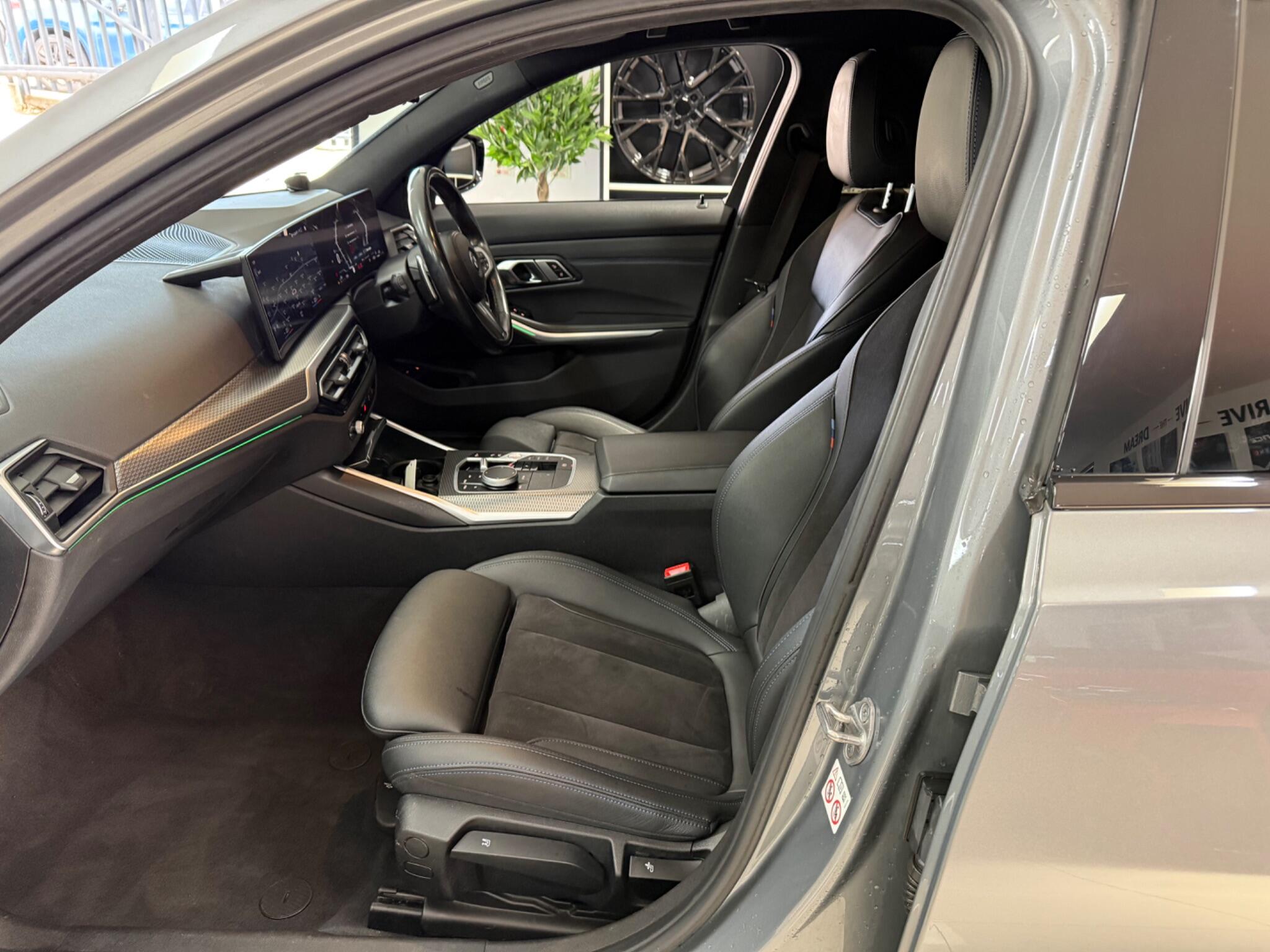 BMW 3 Series view 36
