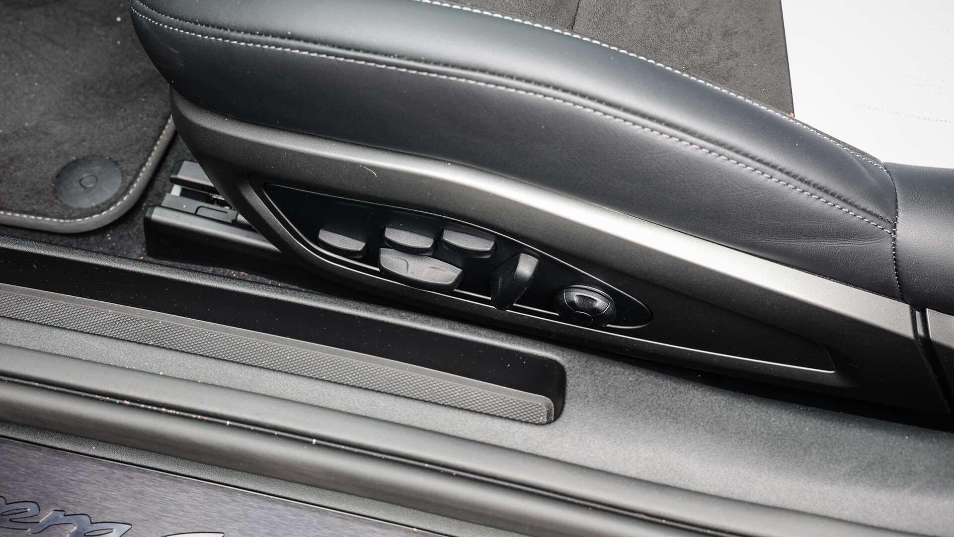 Porsche 911 view 24