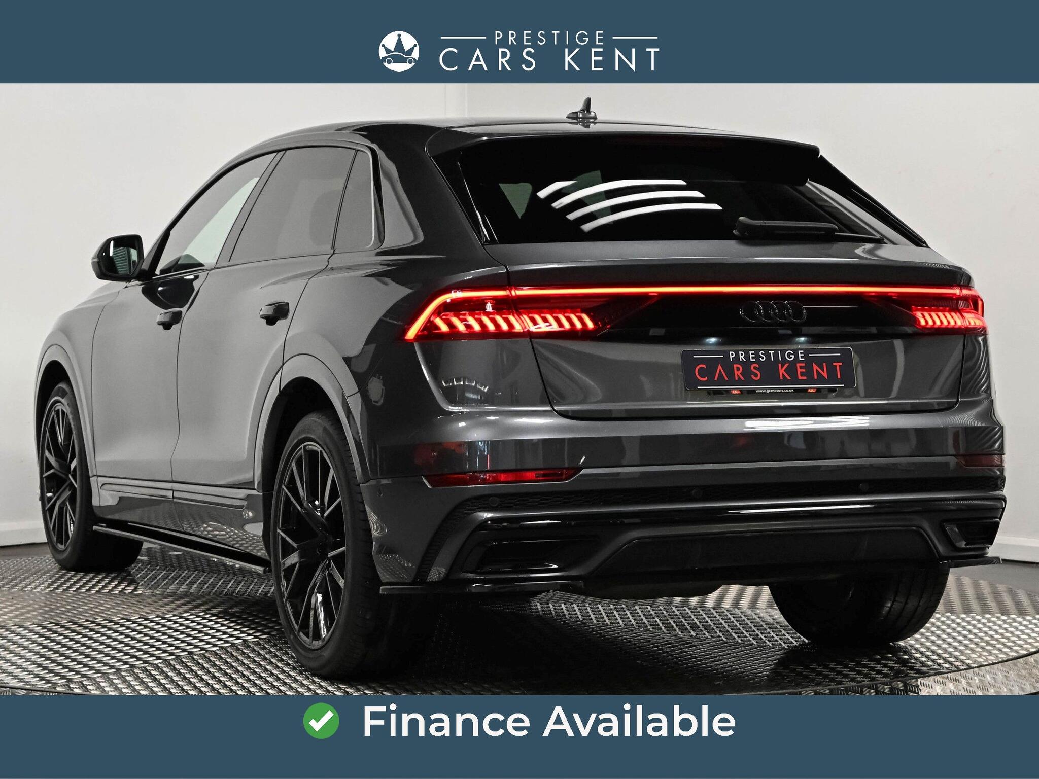 Audi Q8 view 3