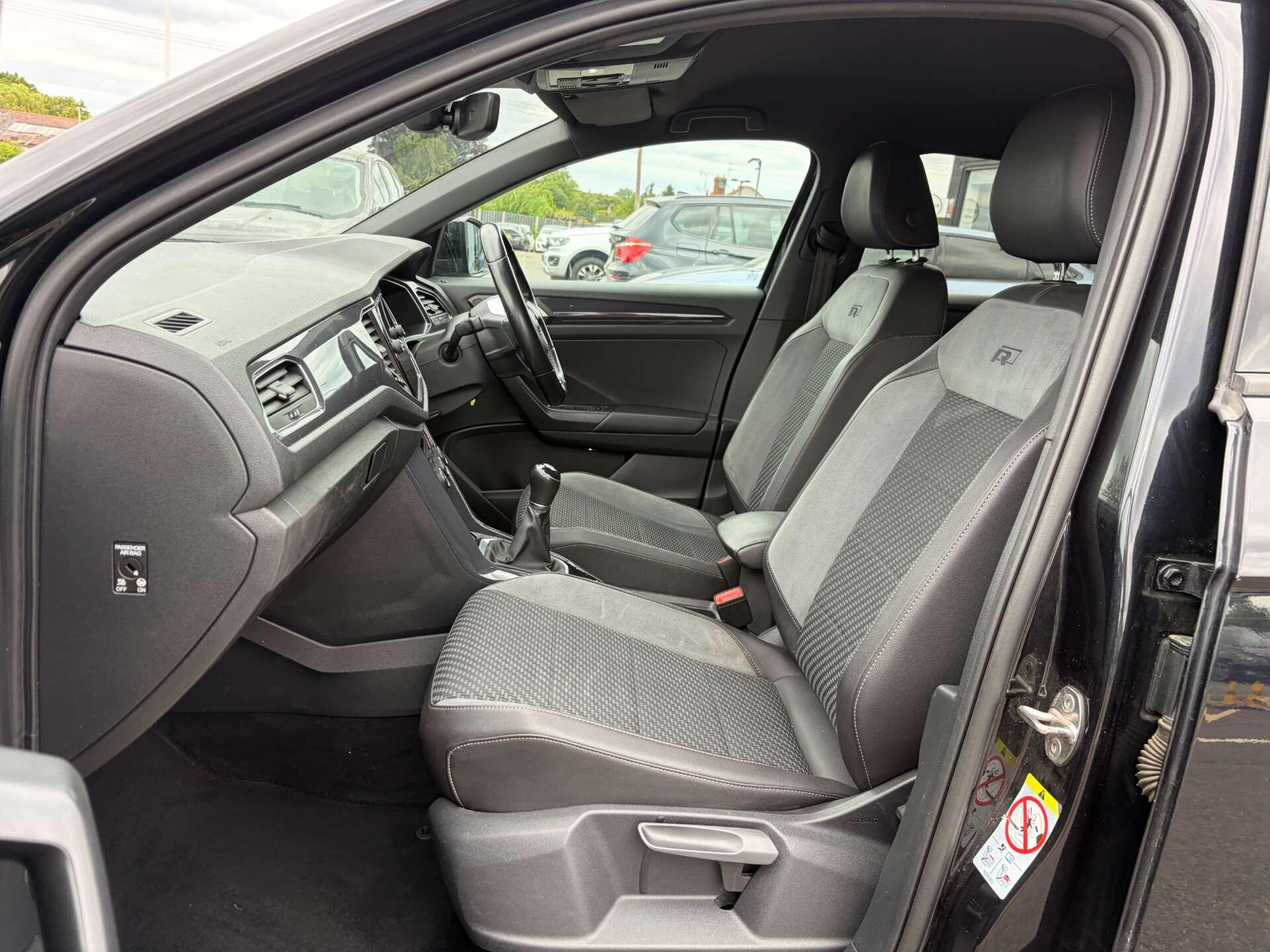 Volkswagen T-Roc view 15