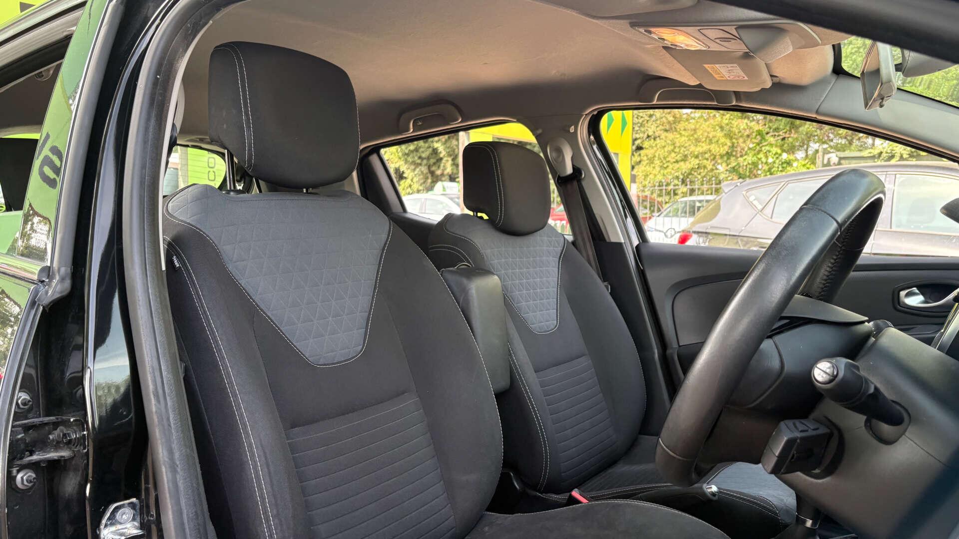 Renault Clio view 8