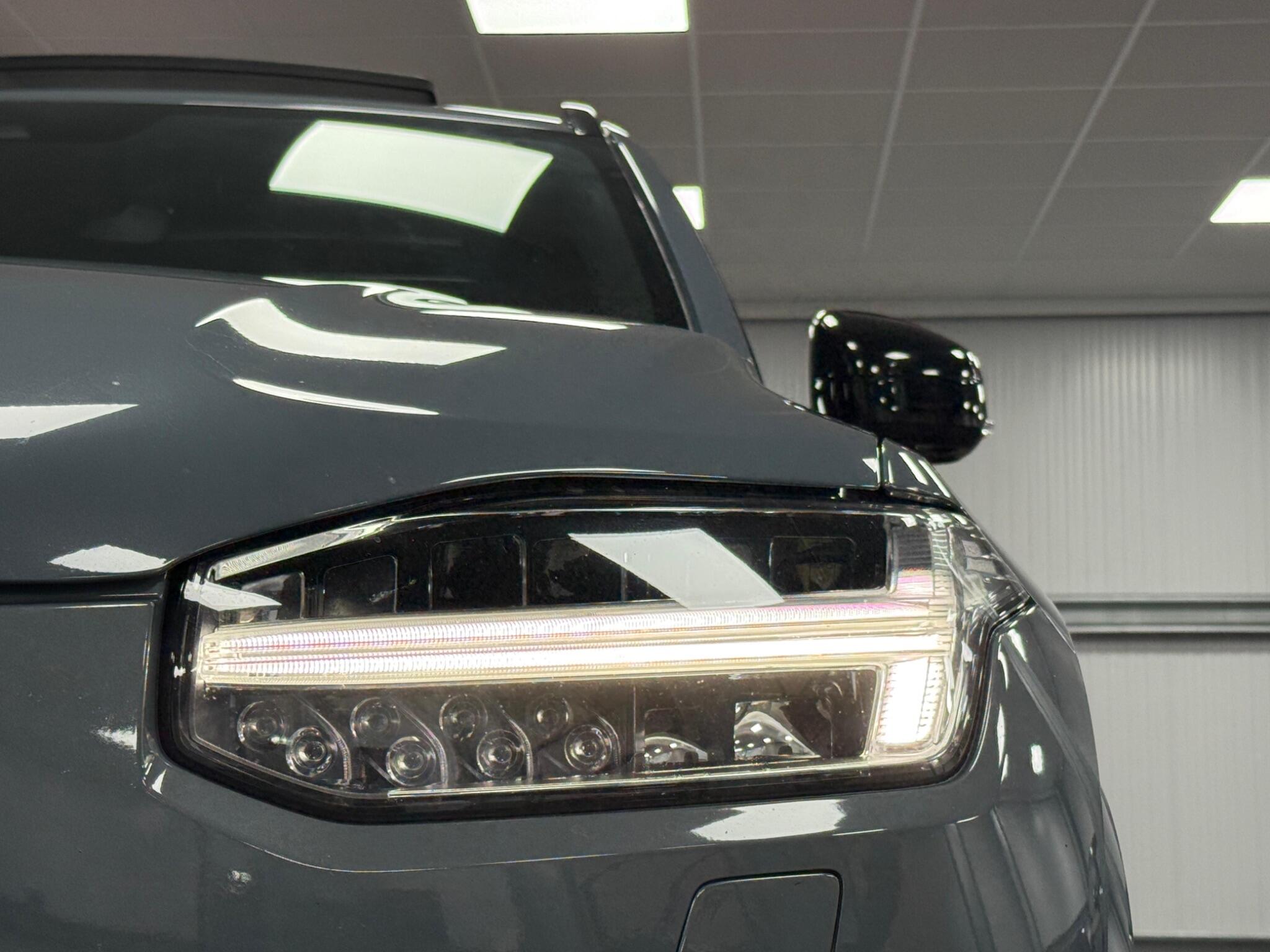 Volvo XC90 view 40