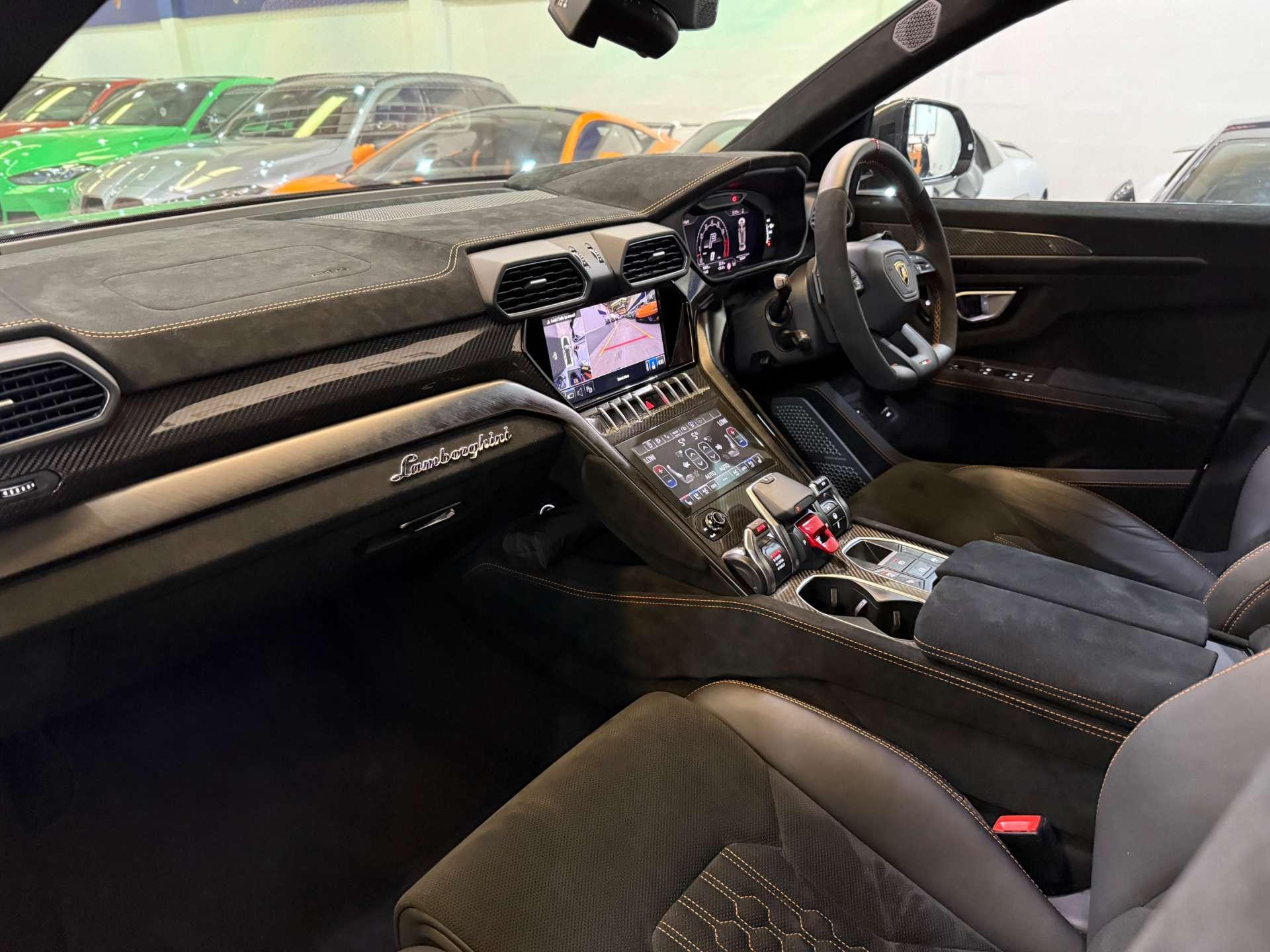 Lamborghini Urus view 65