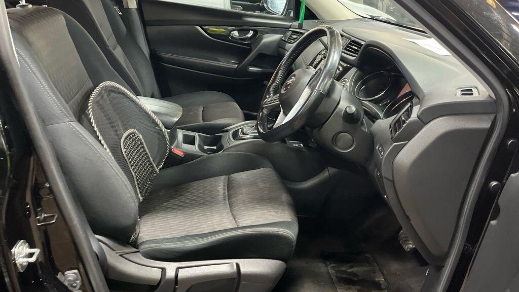 Nissan X-Trail view 2