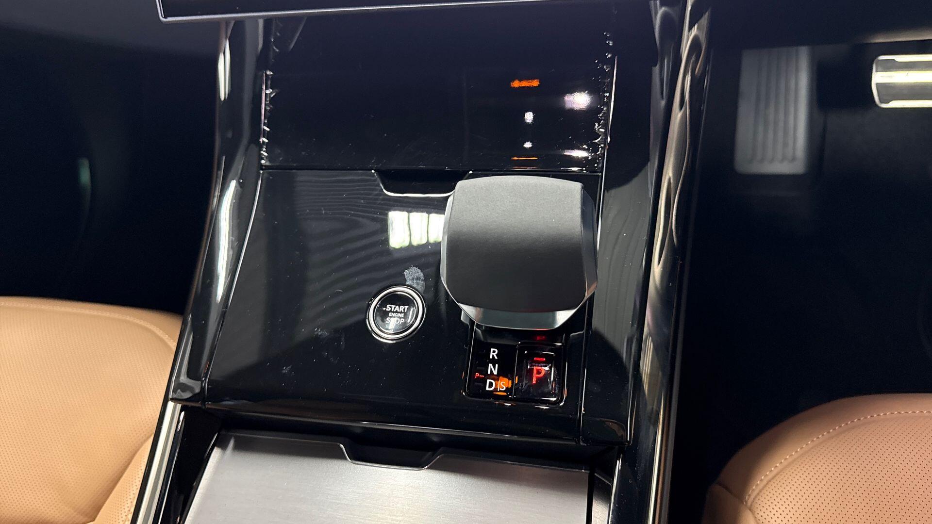 Land Rover Range Rover Sport view 13